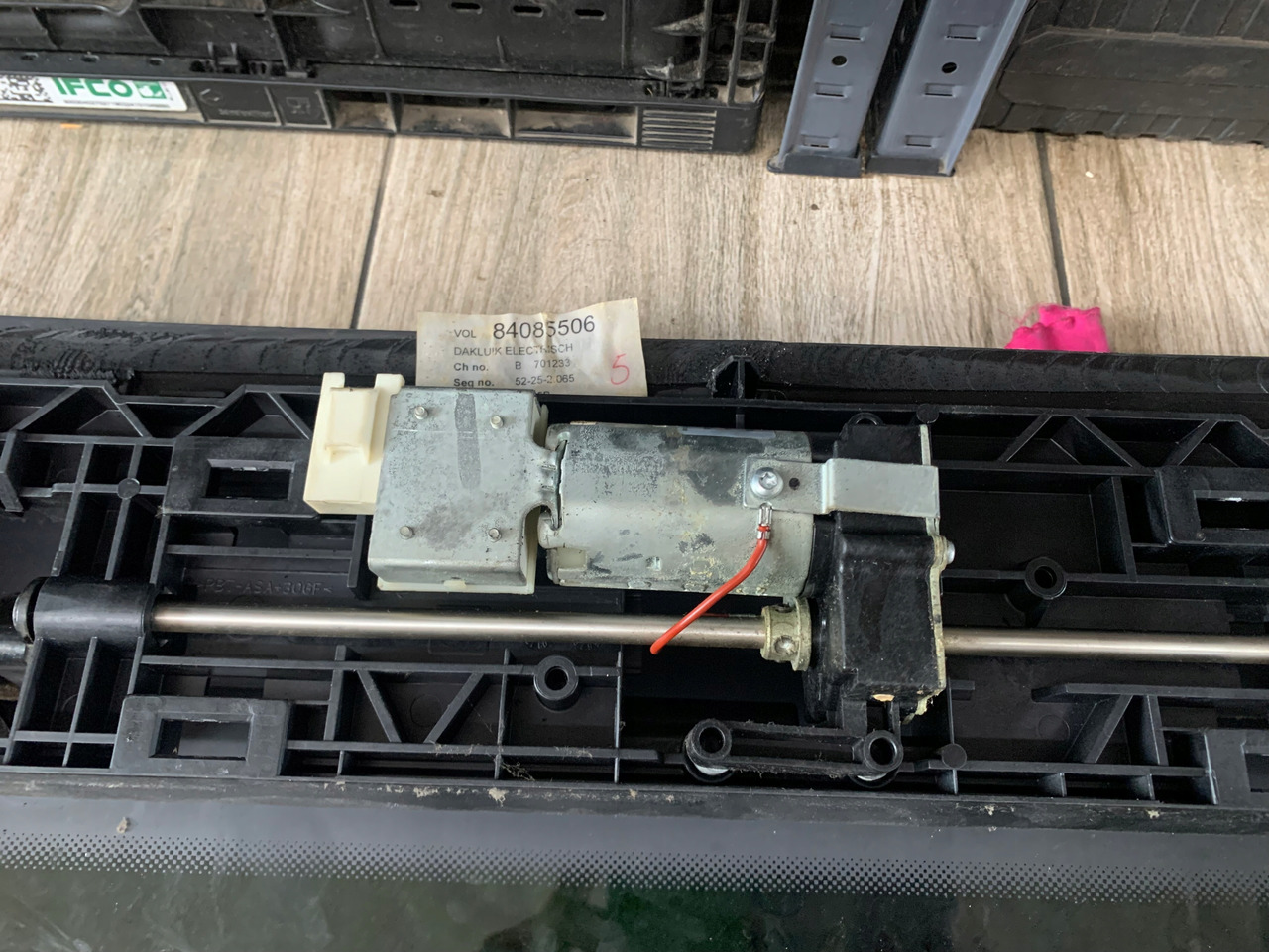 VOLVO SZYBERDACH KOMPLETNY VOLVO FH 4 - Cabine et intérieur pour Camion: photos 4 VOLVO SZYBERDACH KOMPLETNY VOLVO FH 4 - Cabine et intérieur pour Camion: photos 4