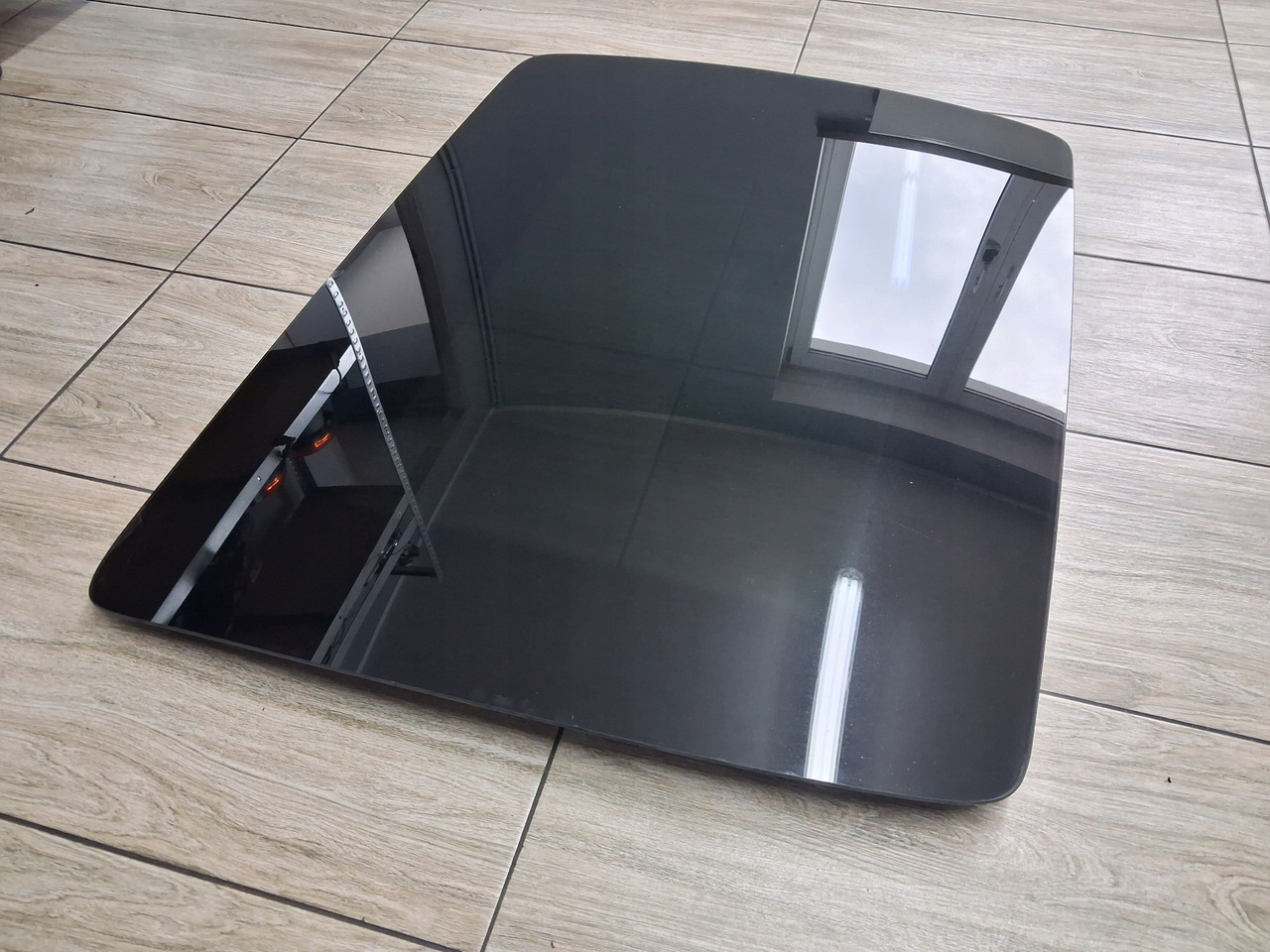 VOLVO SZYBERDACH SZKLANY SZKŁO SZYBERDACHU VOLVO FH 4 - Cabine et intérieur pour Camion: photos 3 VOLVO SZYBERDACH SZKLANY SZKŁO SZYBERDACHU VOLVO FH 4 - Cabine et intérieur pour Camion: photos 3