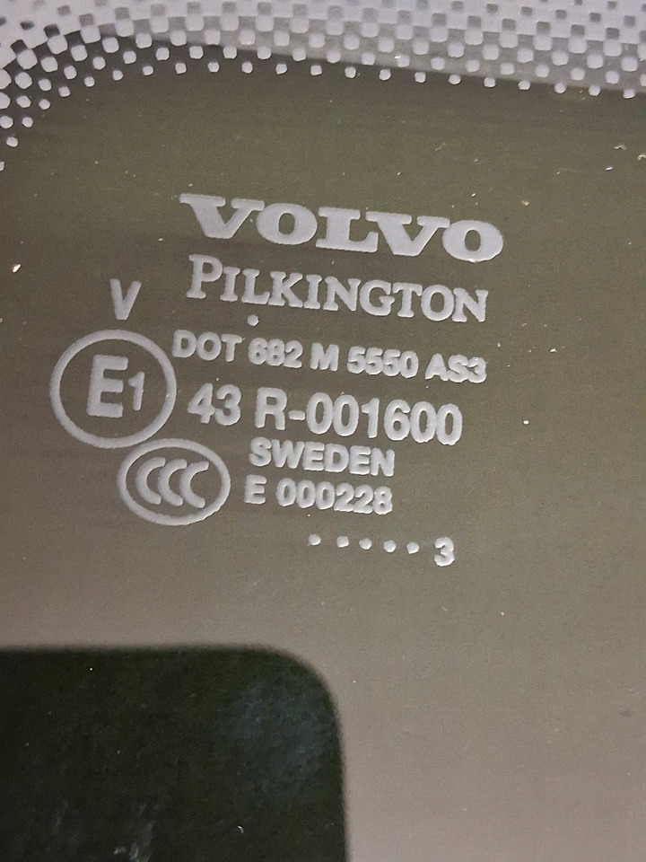 VOLVO SZYBERDACH SZKLANY SZKŁO SZYBERDACHU VOLVO FH 4 - Cabine et intérieur pour Camion: photos 5 VOLVO SZYBERDACH SZKLANY SZKŁO SZYBERDACHU VOLVO FH 4 - Cabine et intérieur pour Camion: photos 5