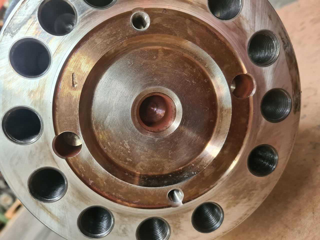 VOLVO WAŁ KORBOWY RENAULT GAMA T RANGE DTI 11 VOLVO FM 4 D11K EURO 6 - Vilebrequin pour Camion: photos 4 VOLVO WAŁ KORBOWY RENAULT GAMA T RANGE DTI 11 VOLVO FM 4 D11K EURO 6 - Vilebrequin pour Camion: photos 4