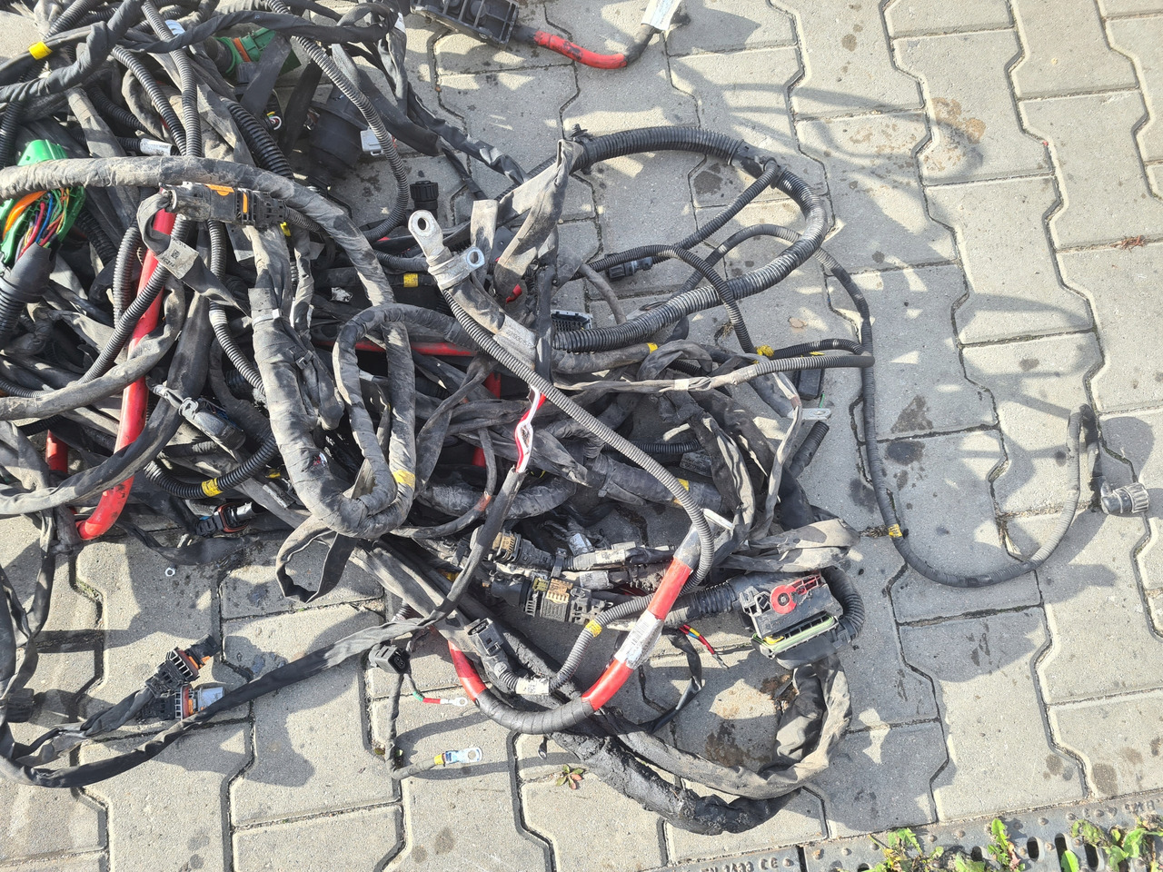 VOLVO WIĄZKA INSTALACJA RAMY VOLVO FH 5 I-SAVE 4x2 2022 ROK - Câble/ Fil pour Camion: photos 4 VOLVO WIĄZKA INSTALACJA RAMY VOLVO FH 5 I-SAVE 4x2 2022 ROK - Câble/ Fil pour Camion: photos 4