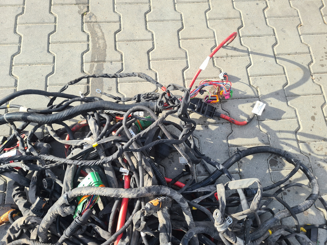 VOLVO WIĄZKA INSTALACJA RAMY VOLVO FH 5 I-SAVE 4x2 2022 ROK - Câble/ Fil pour Camion: photos 3 VOLVO WIĄZKA INSTALACJA RAMY VOLVO FH 5 I-SAVE 4x2 2022 ROK - Câble/ Fil pour Camion: photos 3