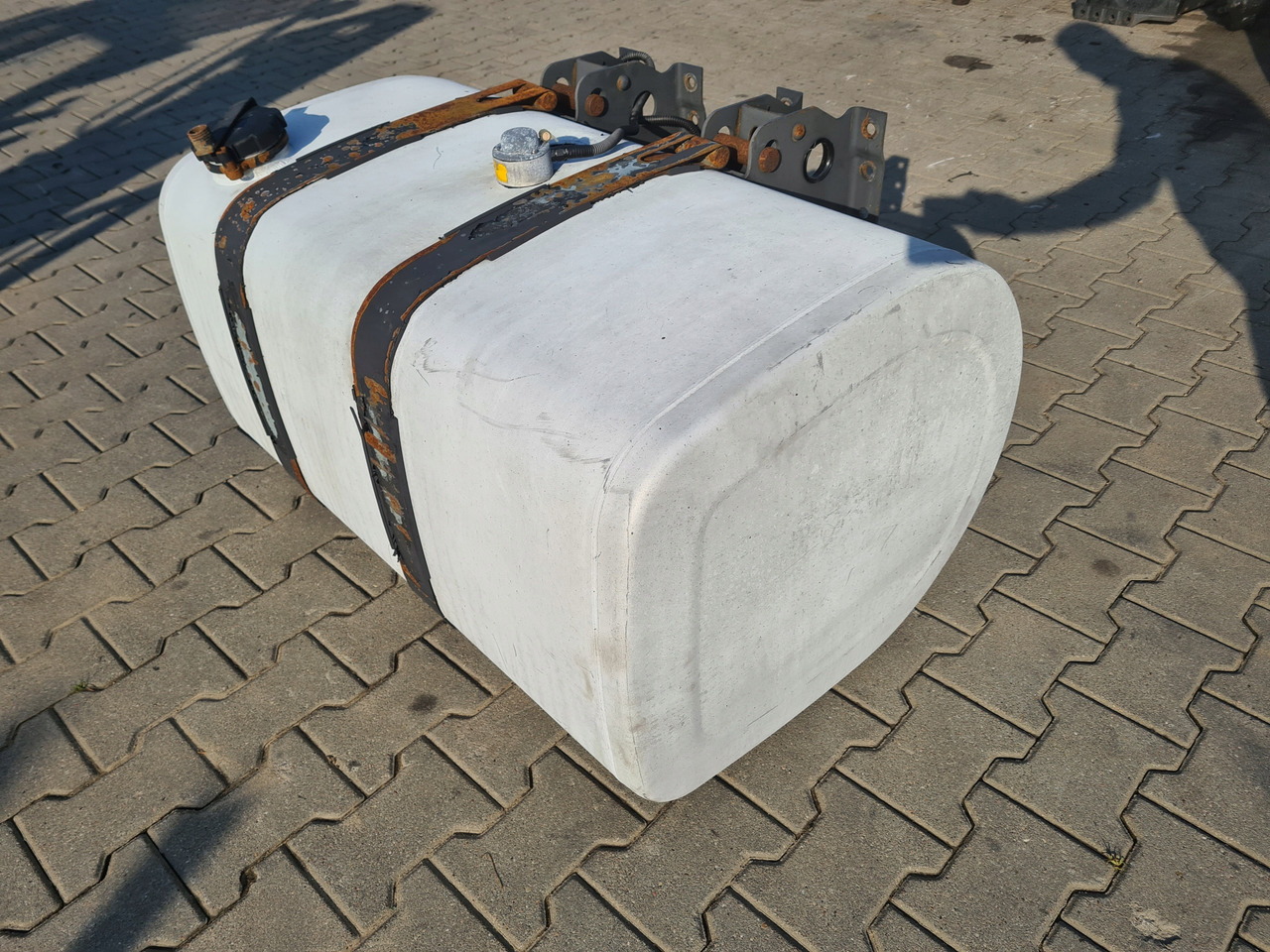 VOLVO ZBIORNIK PALIWA RENAULT DXI GAMA T VOLVO FH FM FL FE FMX LOW DECK 100x69x56 - Réservoir de carburant pour Camion: photos 3 VOLVO ZBIORNIK PALIWA RENAULT DXI GAMA T VOLVO FH FM FL FE FMX LOW DECK 100x69x56 - Réservoir de carburant pour Camion: photos 3