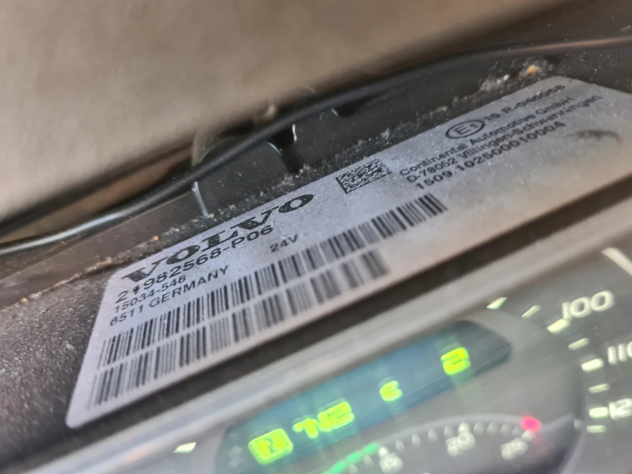 VOLVO ZEGARY LICZNIKI PRĘDKOŚCIOMIERZ VOLVO FH 4 FM 4 AUTOMAT 21982568 - Panel de instrumentos pour Camion: photos 2 VOLVO ZEGARY LICZNIKI PRĘDKOŚCIOMIERZ VOLVO FH 4 FM 4 AUTOMAT 21982568 - Panel de instrumentos pour Camion: photos 2