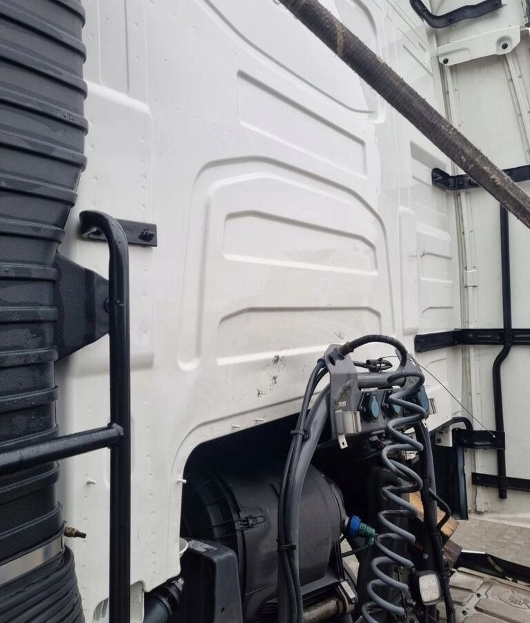 Volvo-ABG VOLVO FH 4 EURO 6 GLOBETROTTER 2018 ROK - Cabine pour Camion: photos 4 Volvo-ABG VOLVO FH 4 EURO 6 GLOBETROTTER 2018 ROK - Cabine pour Camion: photos 4