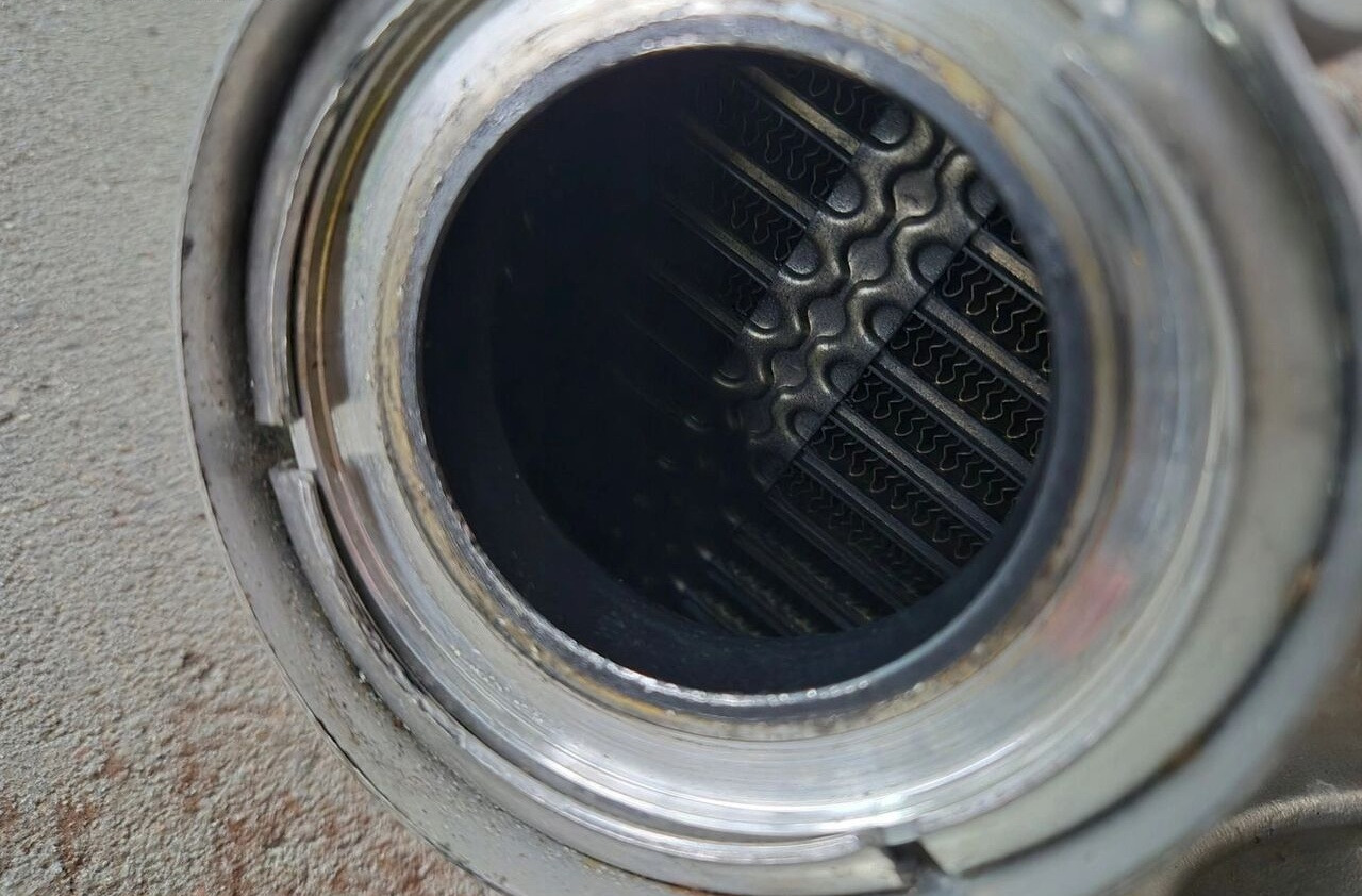Volvo CHŁODNICZKA SPALIN EGR FH 4 FH 16 D16K EURO6 21968564 Volvo VOLVO FH 16 D16K - Intercooler pour Camion: photos 3 Volvo CHŁODNICZKA SPALIN EGR FH 4 FH 16 D16K EURO6 21968564 Volvo VOLVO FH 16 D16K - Intercooler pour Camion: photos 3