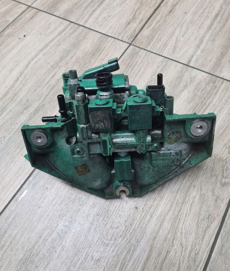 Volvo PODSTAWA FILTRÓW PALIWA FH 4 FH 16 D16K EURO 6 23874825 23099632 Volvo VOLVO FH 4 FH 16 D16K EURO 6 23874825 23099632 - Filtre à carburant pour Camion: photos 1 Volvo PODSTAWA FILTRÓW PALIWA FH 4 FH 16 D16K EURO 6 23874825 23099632 Volvo VOLVO FH 4 FH 16 D16K EURO 6 23874825 23099632 - Filtre à carburant pour Camion: photos 1