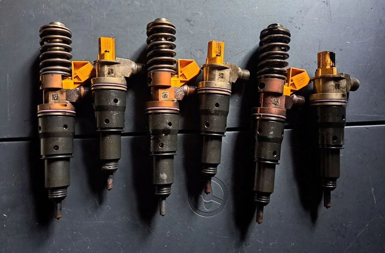Volvo POMPOWTRYSKI COMMON RAIL FM 4 D11K RENAULT GAMA T DTI 11 Delphi RAIL VOLVO FM 4 D11K RENAULT GAMA T DTI 11 - Injecteur pour Camion: photos 1 Volvo POMPOWTRYSKI COMMON RAIL FM 4 D11K RENAULT GAMA T DTI 11 Delphi RAIL VOLVO FM 4 D11K RENAULT GAMA T DTI 11 - Injecteur pour Camion: photos 1