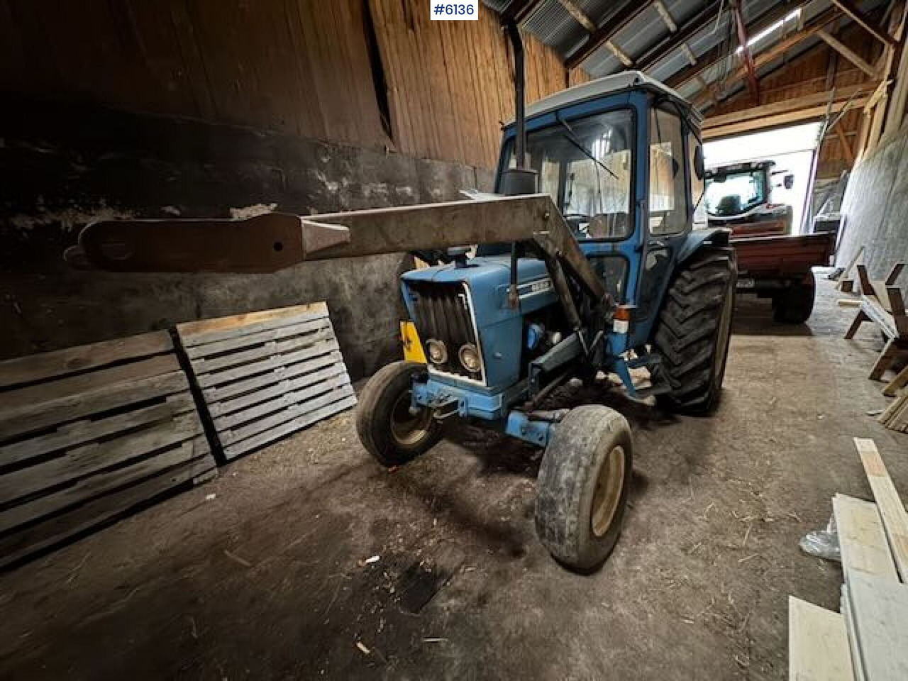 1981 Ford 4600 with front loader! - Tracteur agricole: photos 1 1981 Ford 4600 with front loader! - Tracteur agricole: photos 1