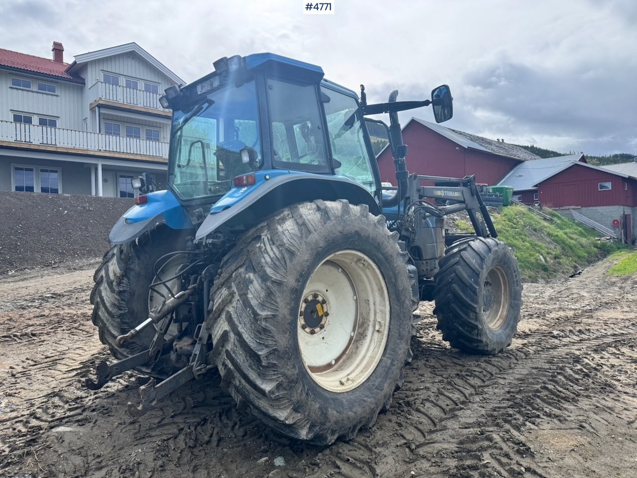 2000 New Holland TM135 4x4 w/ Front loader - Tracteur agricole: photos 5 2000 New Holland TM135 4x4 w/ Front loader - Tracteur agricole: photos 5