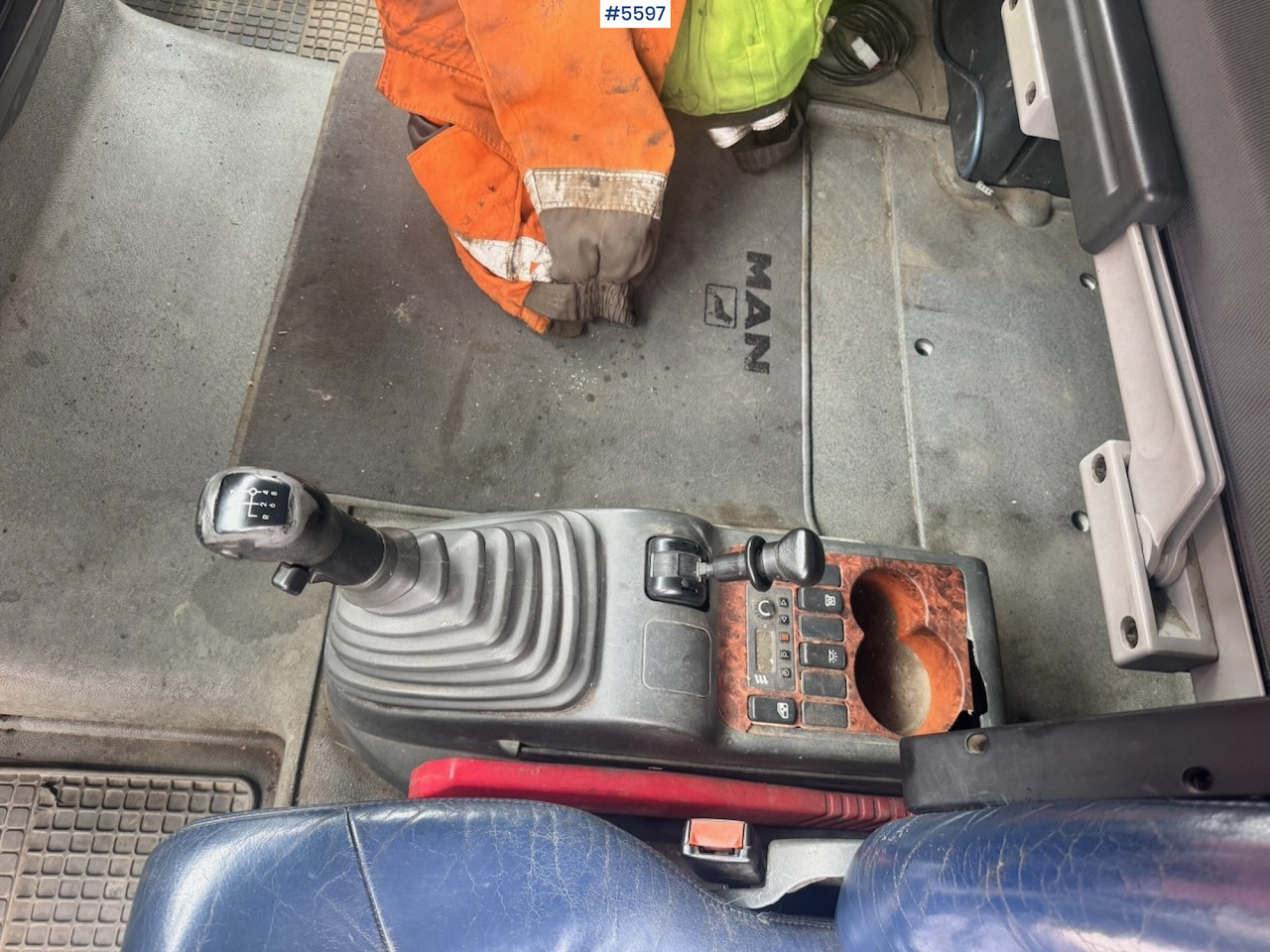 Camion ampliroll 2004 MAN TGA 26.480 6x2 Hook Lift Truck: photos 19