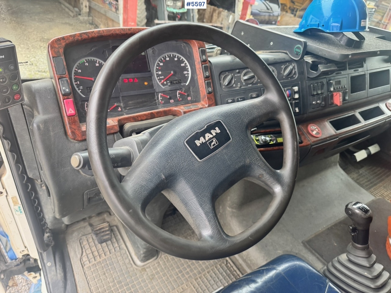 Camion ampliroll 2004 MAN TGA 26.480 6x2 Hook Lift Truck: photos 12