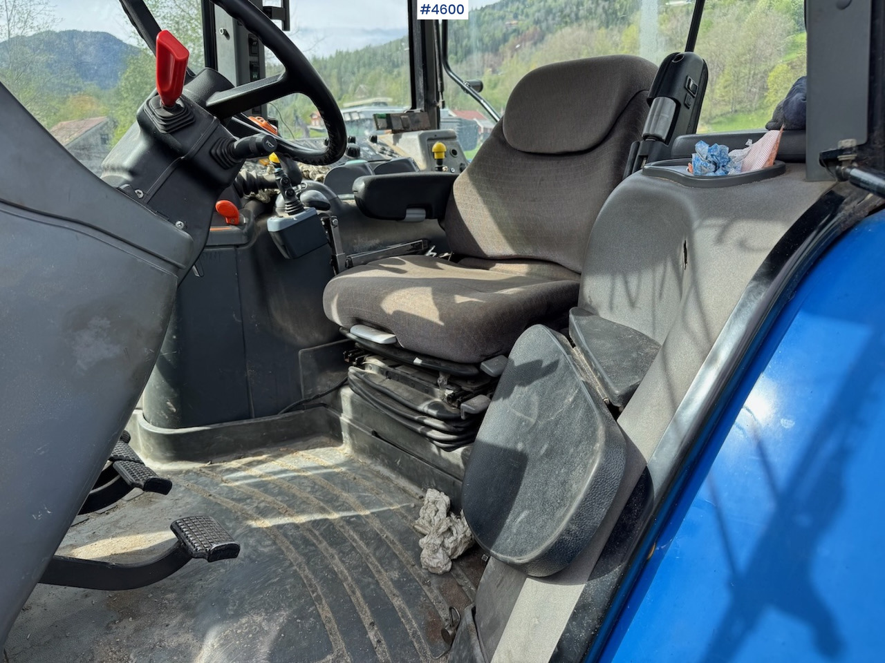 Tracteur agricole 2005 New Holland TM190 w/front loader: photos 12