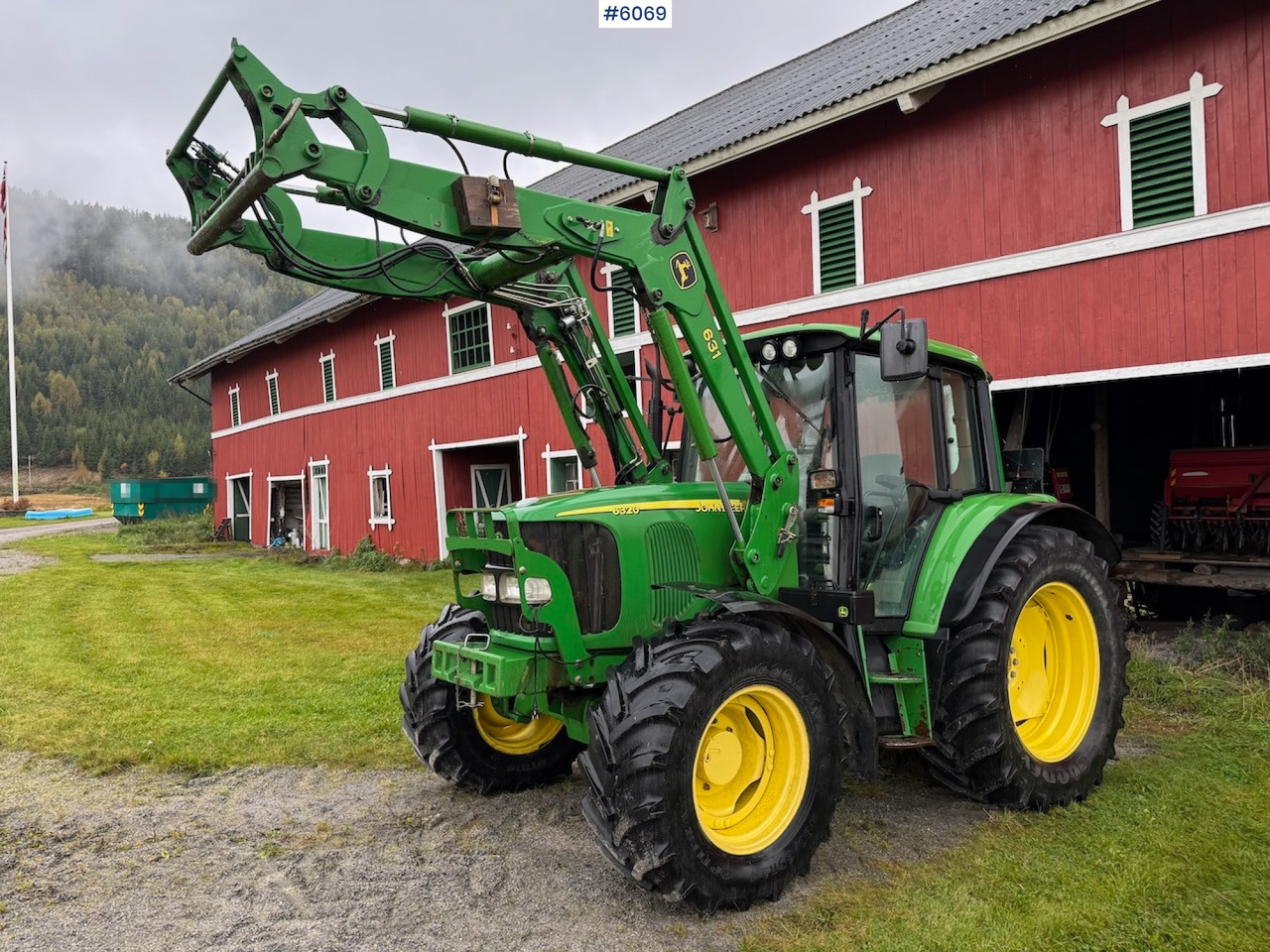 2006 John Deere 6320 w/ front loader, bucket, grapple, pallet fork and chains. Low hours!! - Tracteur agricole: photos 3 2006 John Deere 6320 w/ front loader, bucket, grapple, pallet fork and chains. Low hours!! - Tracteur agricole: photos 3