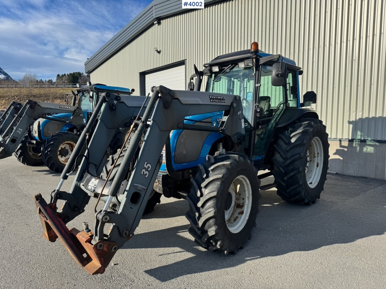 2006 Valtra A95-4 4x4 w/ Front loader. 2700 hours! - Tracteur agricole: photos 4 2006 Valtra A95-4 4x4 w/ Front loader. 2700 hours! - Tracteur agricole: photos 4