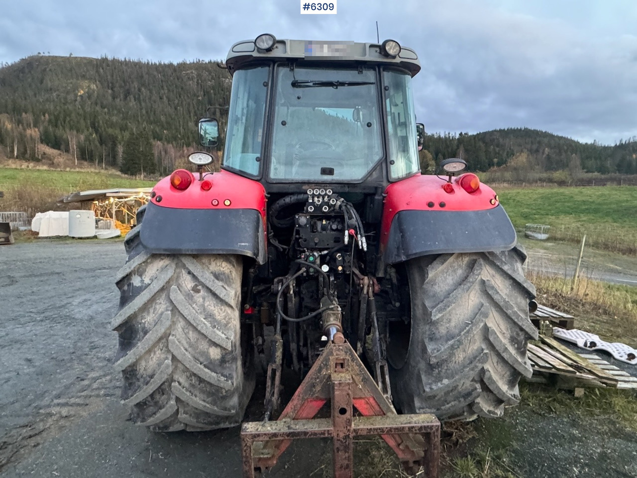 2007 Massey Ferguson 6465 Dyna 6 w/ front loader with 3rd function! - Tracteur agricole: photos 4 2007 Massey Ferguson 6465 Dyna 6 w/ front loader with 3rd function! - Tracteur agricole: photos 4