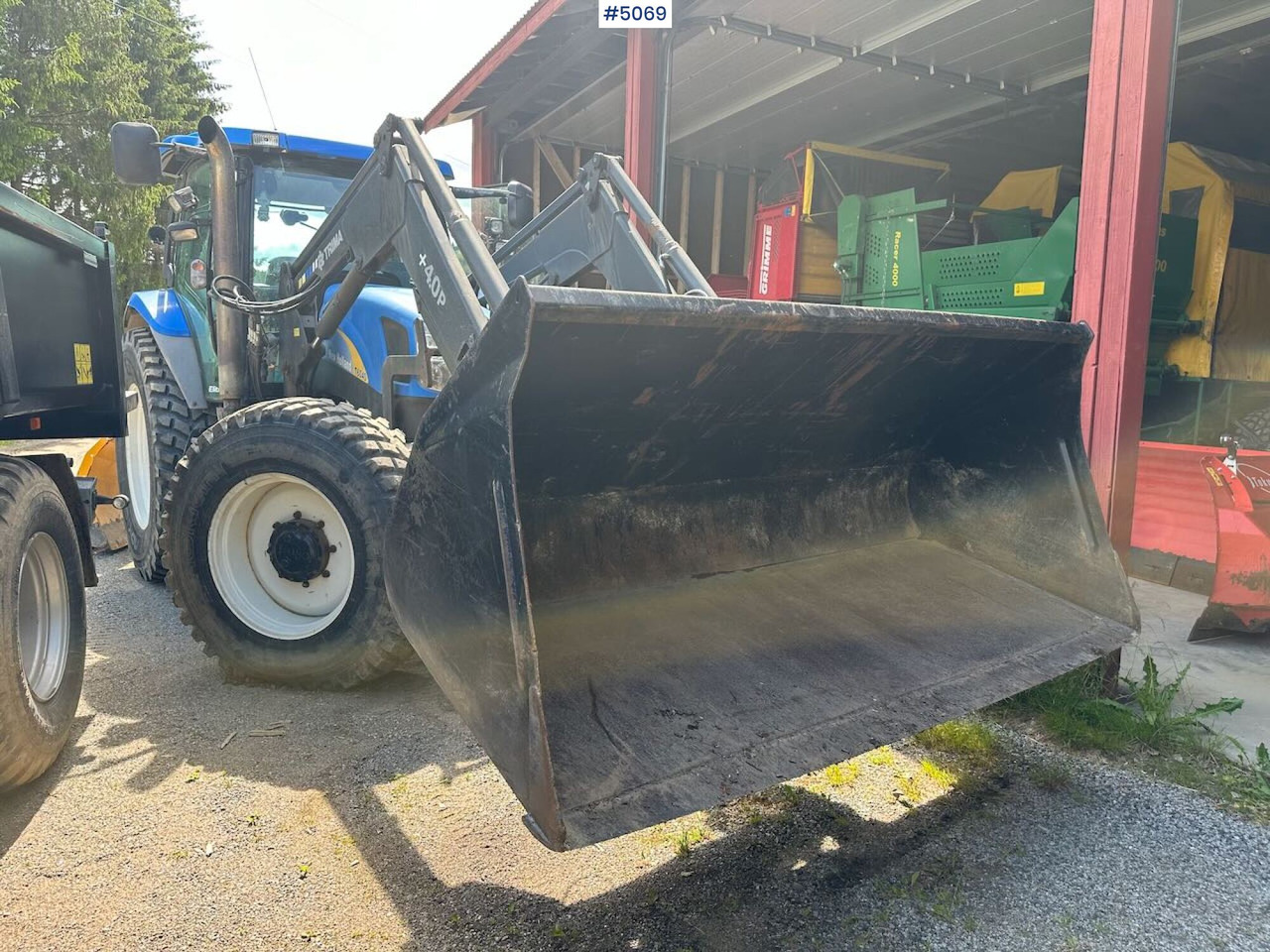 2009 New Holland T6040 SS w/ Trima front loader - Tracteur agricole: photos 5 2009 New Holland T6040 SS w/ Trima front loader - Tracteur agricole: photos 5