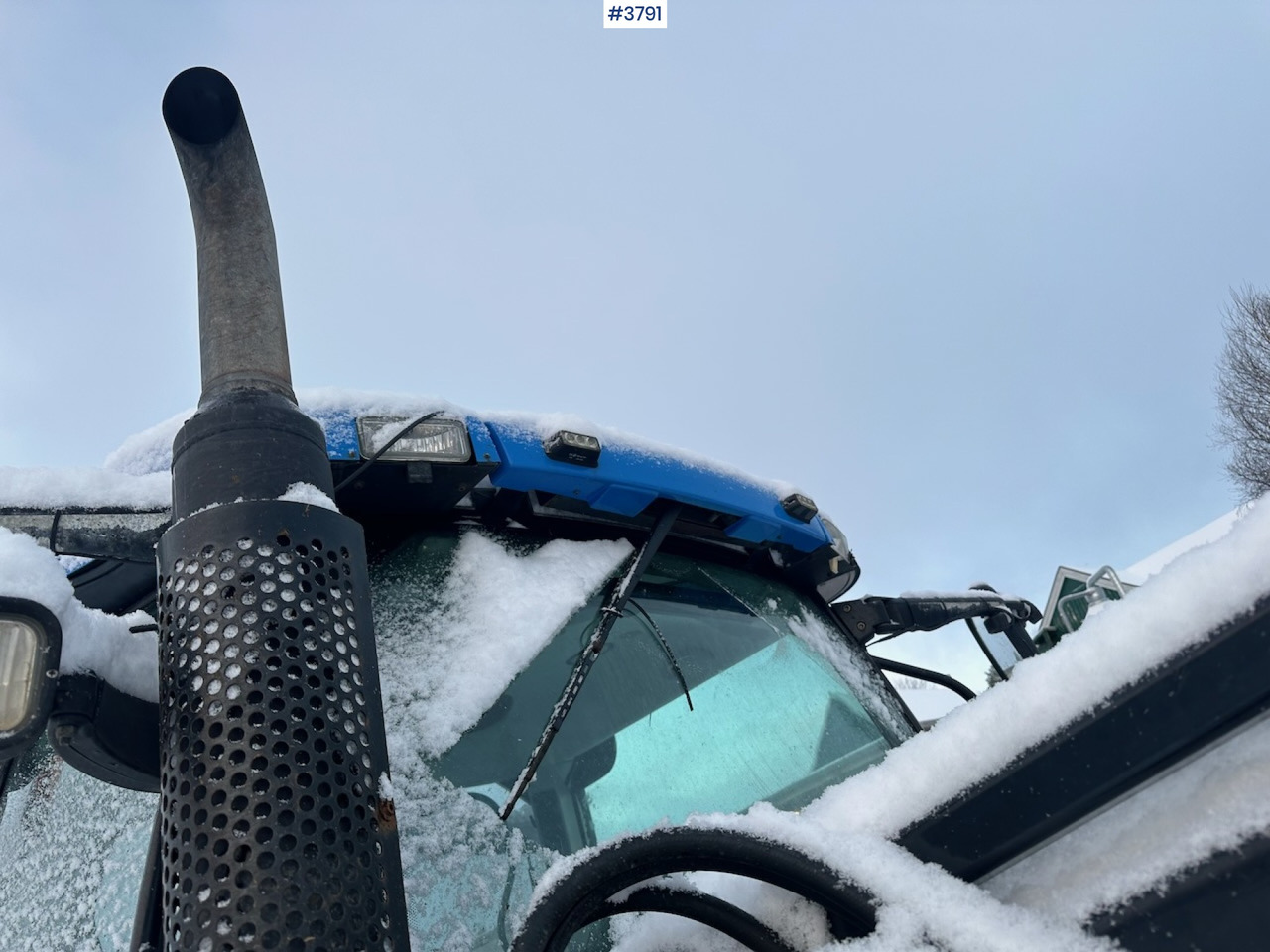 Tracteur agricole 2010 New Holland T6040 4x4 plow rigged tractor w/ Trima +3.0p front loader, brand new chains, snow bucket and Westbjørn snow blower. WATCH VIDEO.: photos 19