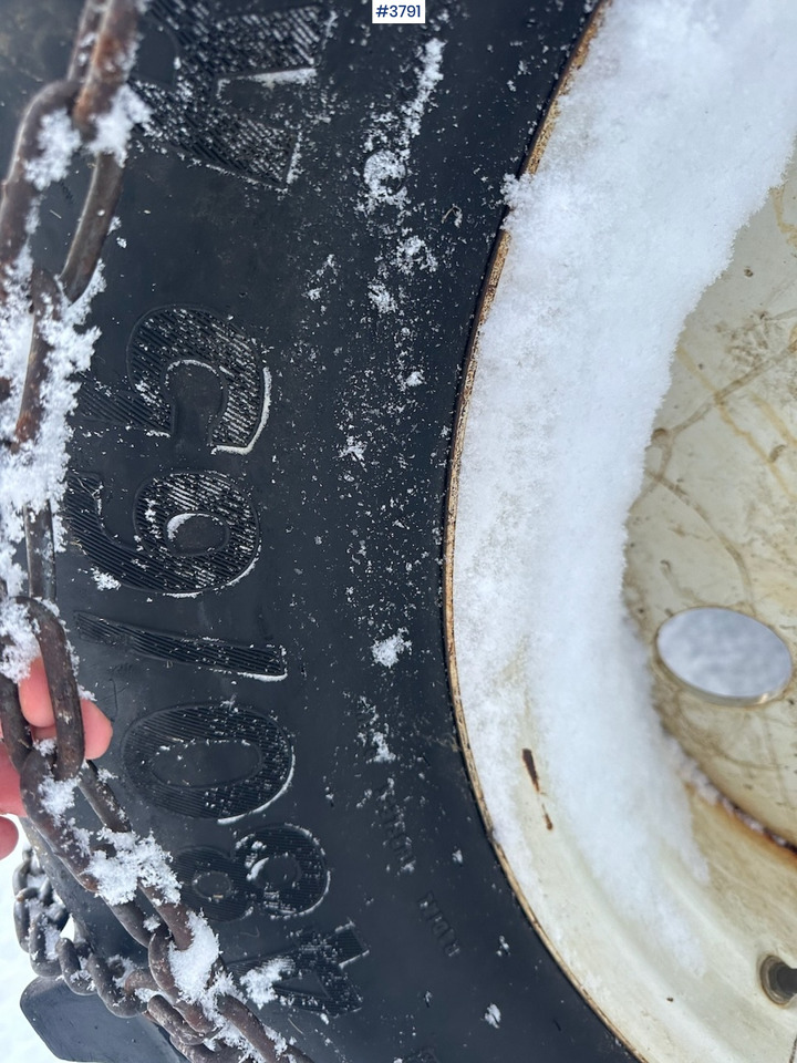 Tracteur agricole 2010 New Holland T6040 4x4 plow rigged tractor w/ Trima +3.0p front loader, brand new chains, snow bucket and Westbjørn snow blower. WATCH VIDEO.: photos 10