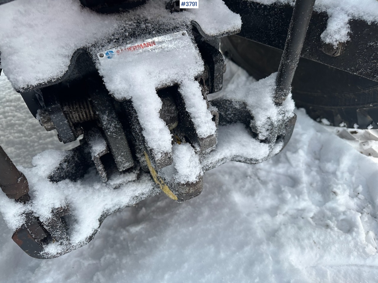 Tracteur agricole 2010 New Holland T6040 4x4 plow rigged tractor w/ Trima +3.0p front loader, brand new chains, snow bucket and Westbjørn snow blower. WATCH VIDEO.: photos 16