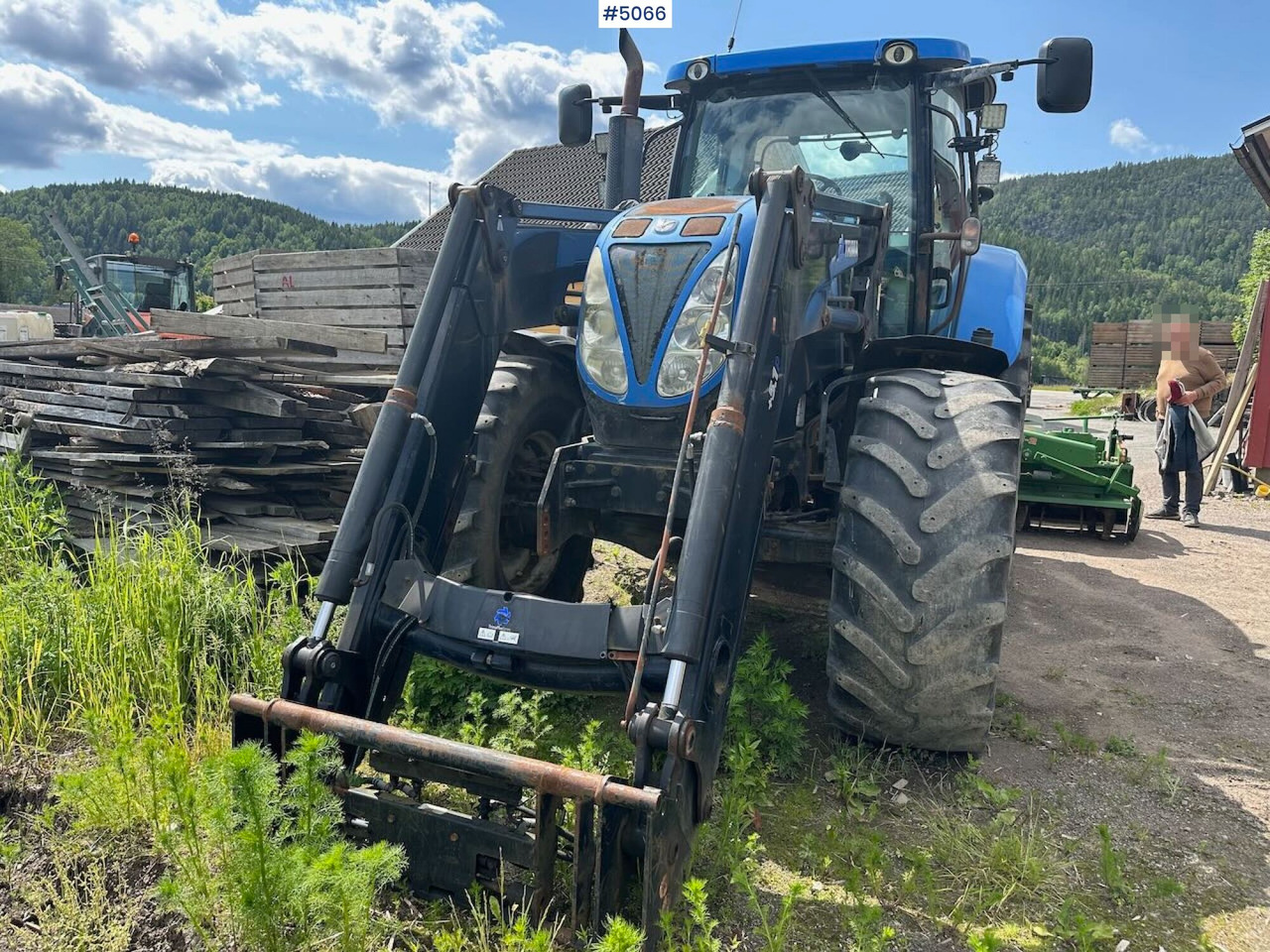 2011 New Holland T6080 w/ trima +5.1p - Tracteur agricole: photos 2 2011 New Holland T6080 w/ trima +5.1p - Tracteur agricole: photos 2