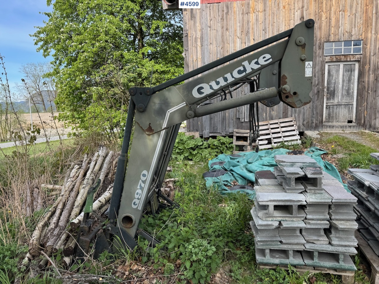 2012 Quicke Q970 w/ bucket and pallet fork. - Chargeur frontal pour tracteur: photos 1 2012 Quicke Q970 w/ bucket and pallet fork. - Chargeur frontal pour tracteur: photos 1
