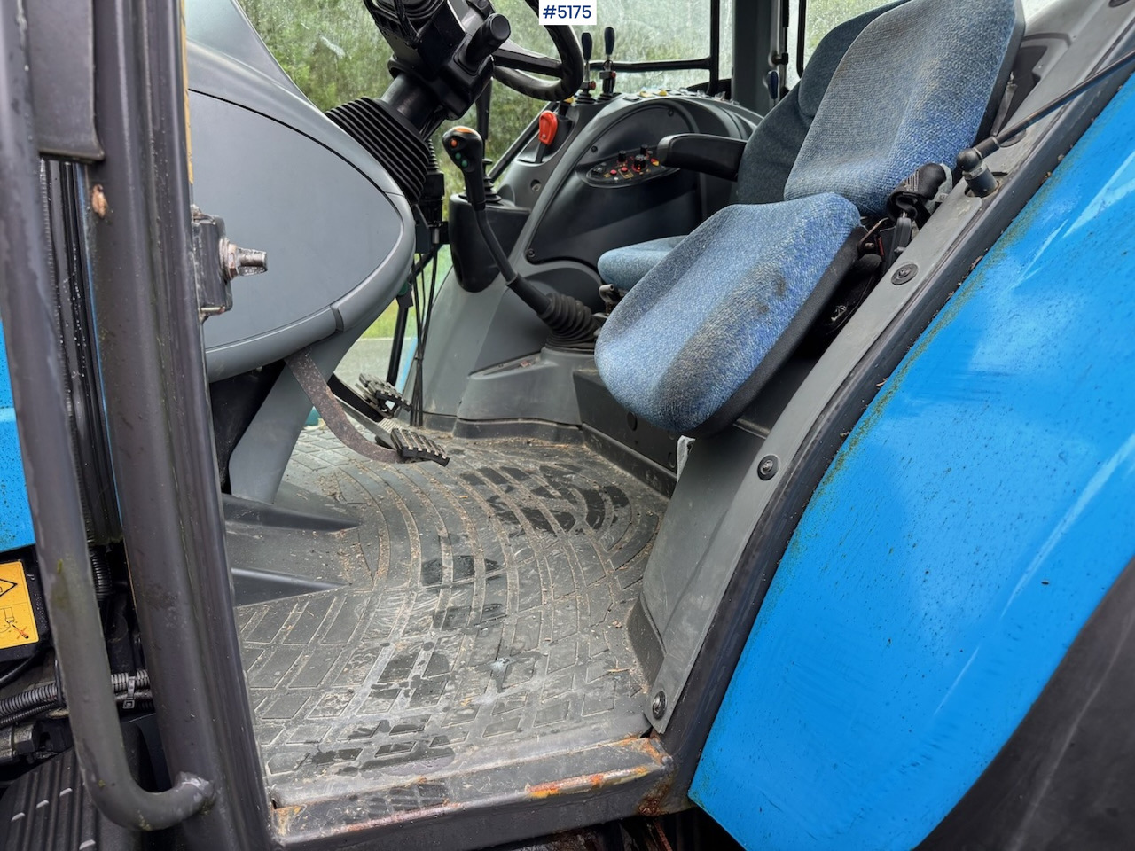 Crédit-bail de 2013 Landini Powermondial 120 w/front loader and some equipment. Low hours! 2013 Landini Powermondial 120 w/front loader and some equipment. Low hours!: photos 7 Crédit-bail de 2013 Landini Powermondial 120 w/front loader and some equipment. Low hours! 2013 Landini Powermondial 120 w/front loader and some equipment. Low hours!: photos 7