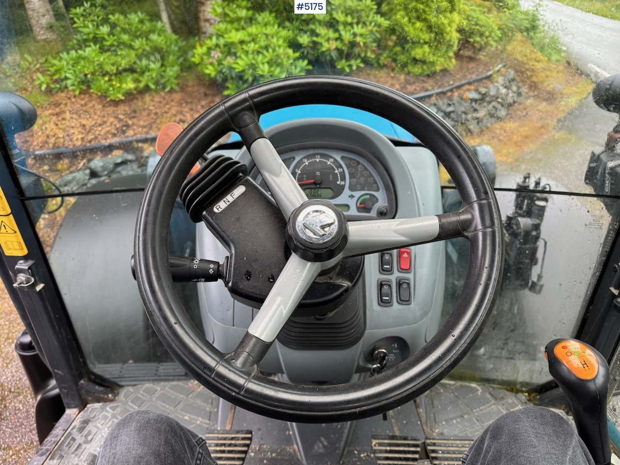 Crédit-bail de 2013 Landini Powermondial 120 w/front loader and some equipment. Low hours! 2013 Landini Powermondial 120 w/front loader and some equipment. Low hours!: photos 9 Crédit-bail de 2013 Landini Powermondial 120 w/front loader and some equipment. Low hours! 2013 Landini Powermondial 120 w/front loader and some equipment. Low hours!: photos 9