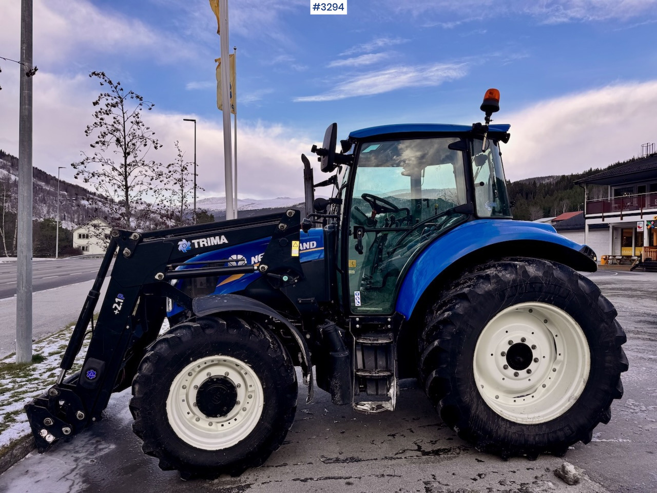 2013 New Holland T5.95 with Trima +2.1P Front Loader. New Engine! - Tracteur agricole: photos 2 2013 New Holland T5.95 with Trima +2.1P Front Loader. New Engine! - Tracteur agricole: photos 2