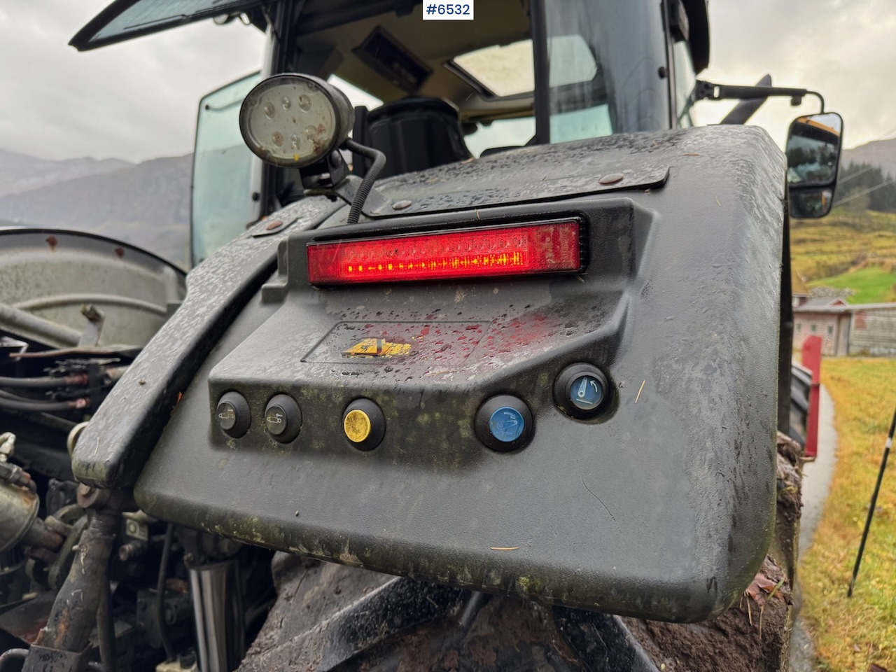 Tracteur agricole 2015 JCB Fastrack 4220 w/ front hydraulics, front PTO and plow plate. Low hours!: photos 11