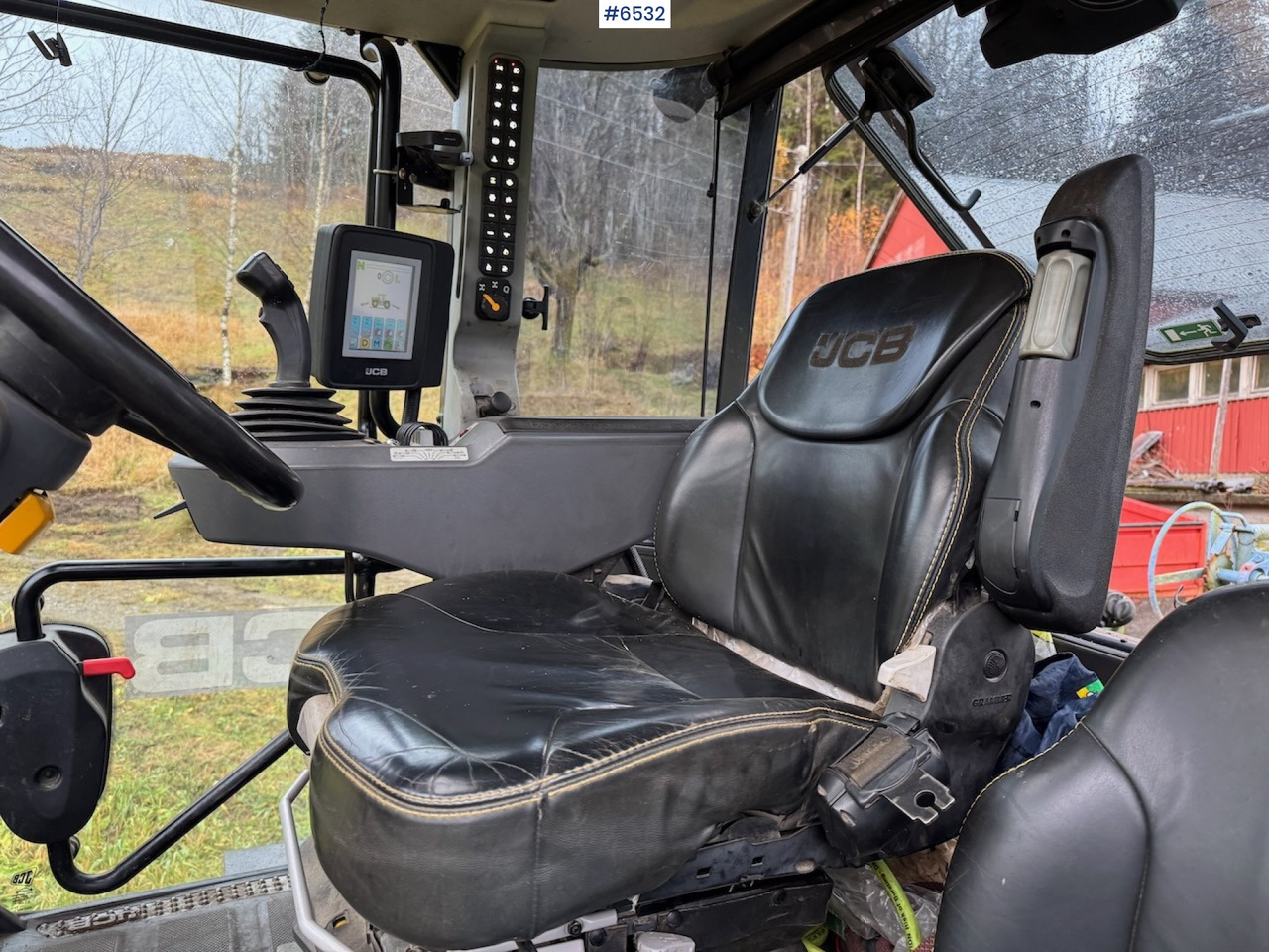 Tracteur agricole 2015 JCB Fastrack 4220 w/ front hydraulics, front PTO and plow plate. Low hours!: photos 17