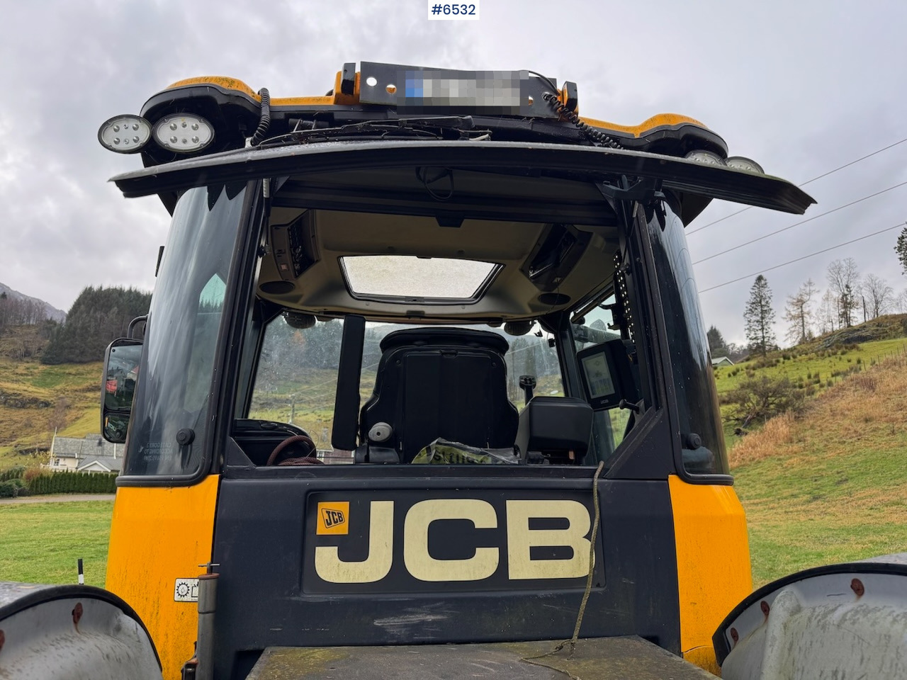 Tracteur agricole 2015 JCB Fastrack 4220 w/ front hydraulics, front PTO and plow plate. Low hours!: photos 9