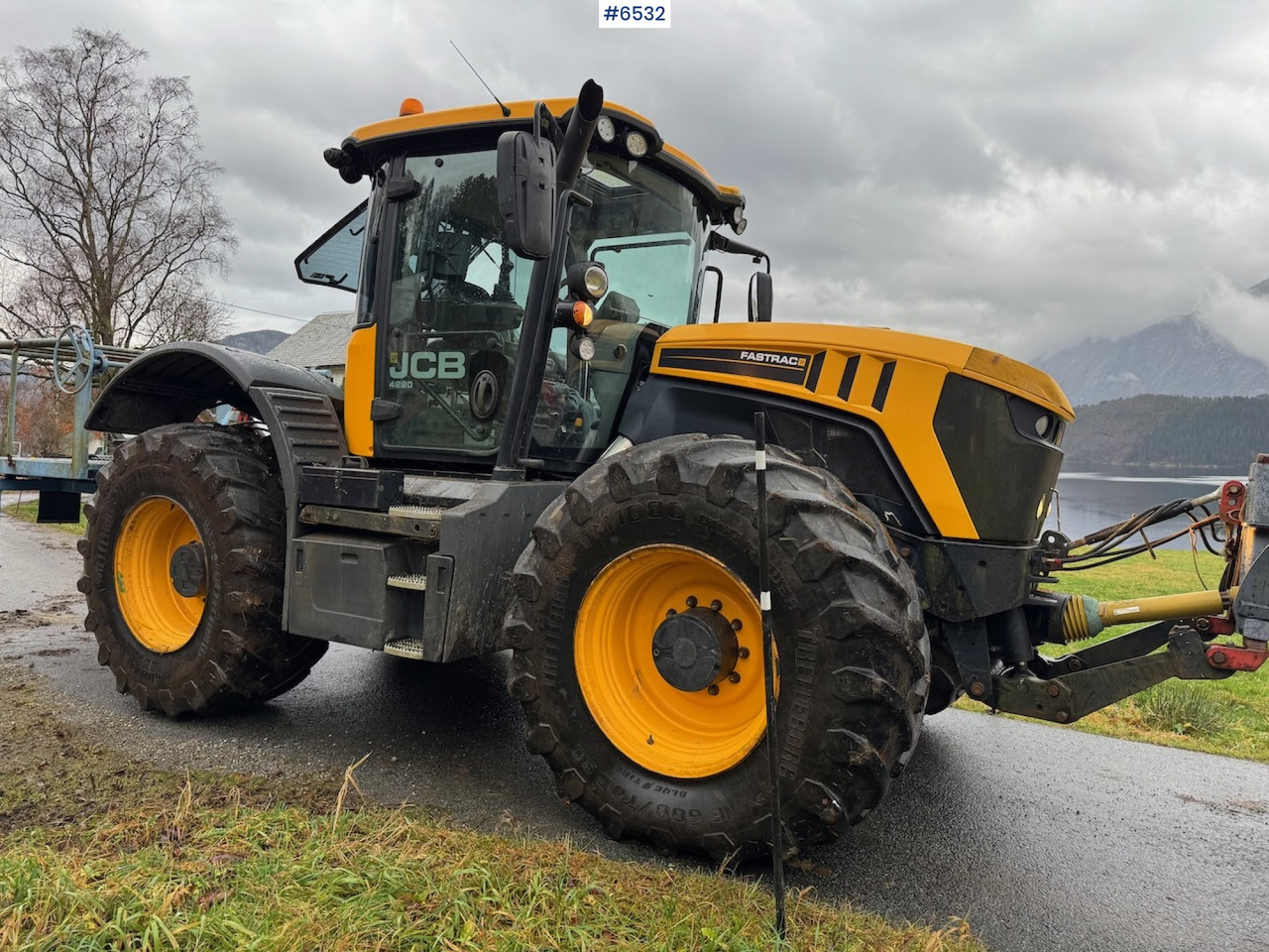Tracteur agricole 2015 JCB Fastrack 4220 w/ front hydraulics, front PTO and plow plate. Low hours!: photos 13