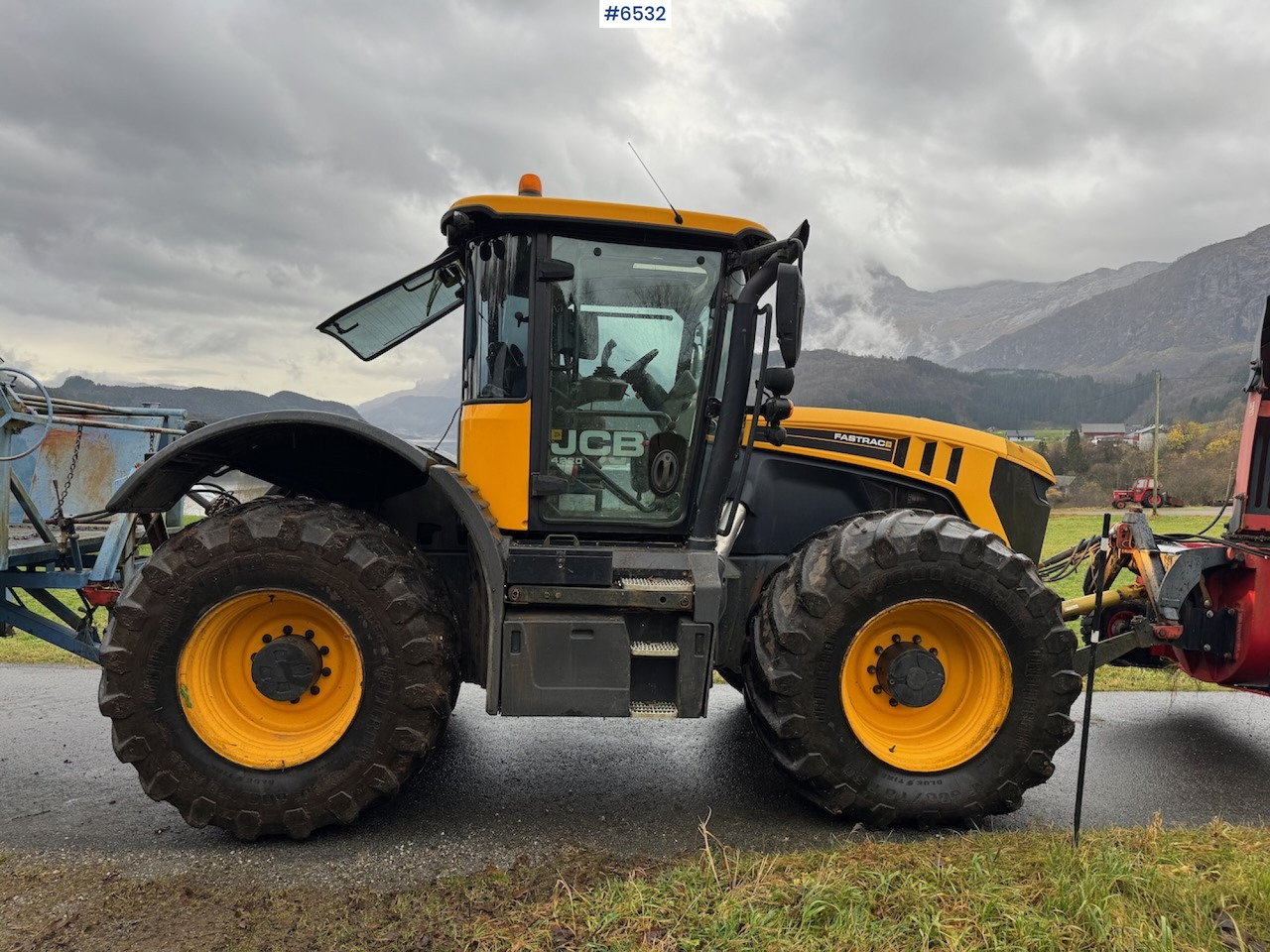 Tracteur agricole 2015 JCB Fastrack 4220 w/ front hydraulics, front PTO and plow plate. Low hours!: photos 12