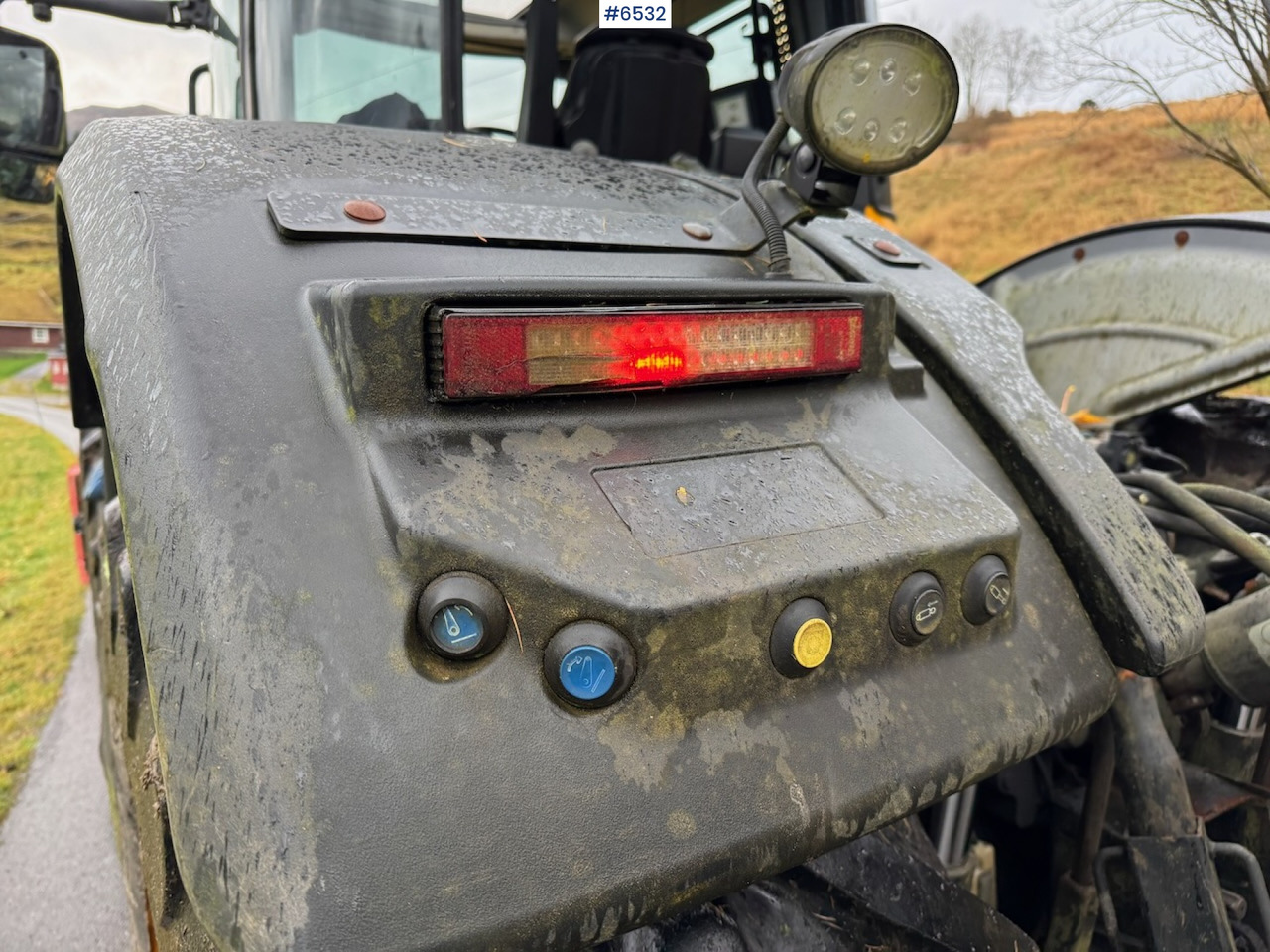 Tracteur agricole 2015 JCB Fastrack 4220 w/ front hydraulics, front PTO and plow plate. Low hours!: photos 8