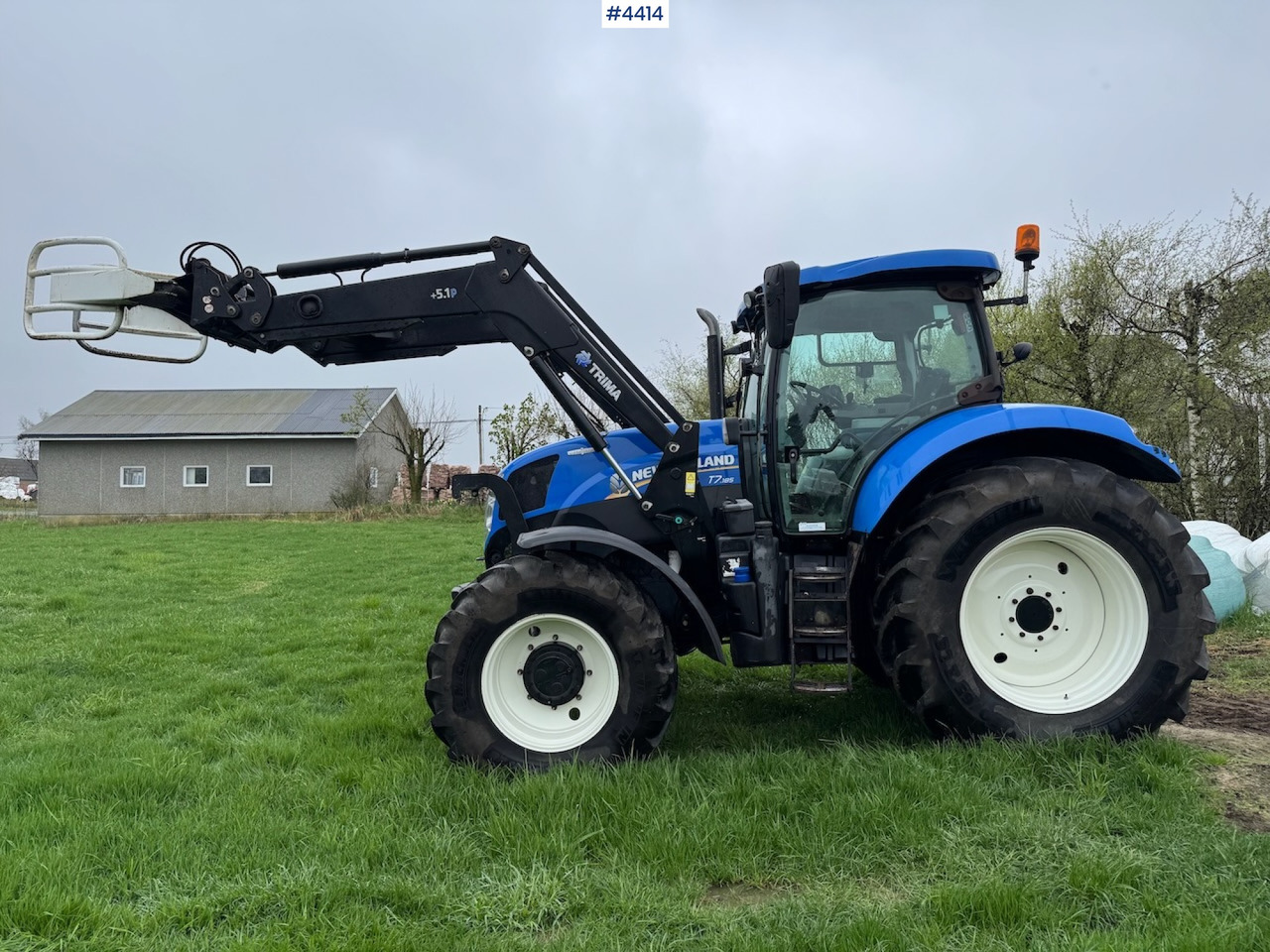 2015 New Holland T7.185 Auto Command w/Front Loader - Tracteur agricole: photos 5 2015 New Holland T7.185 Auto Command w/Front Loader - Tracteur agricole: photos 5