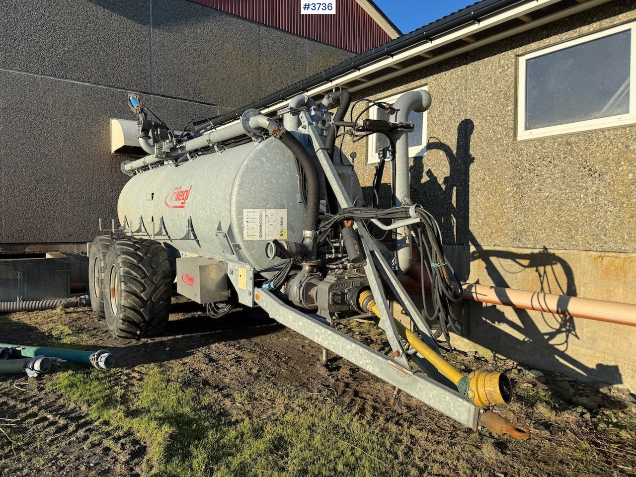 2017 Fliegl VFW 10600 Tandem w/lots of equipment - Tonne à lisier: photos 1 2017 Fliegl VFW 10600 Tandem w/lots of equipment - Tonne à lisier: photos 1