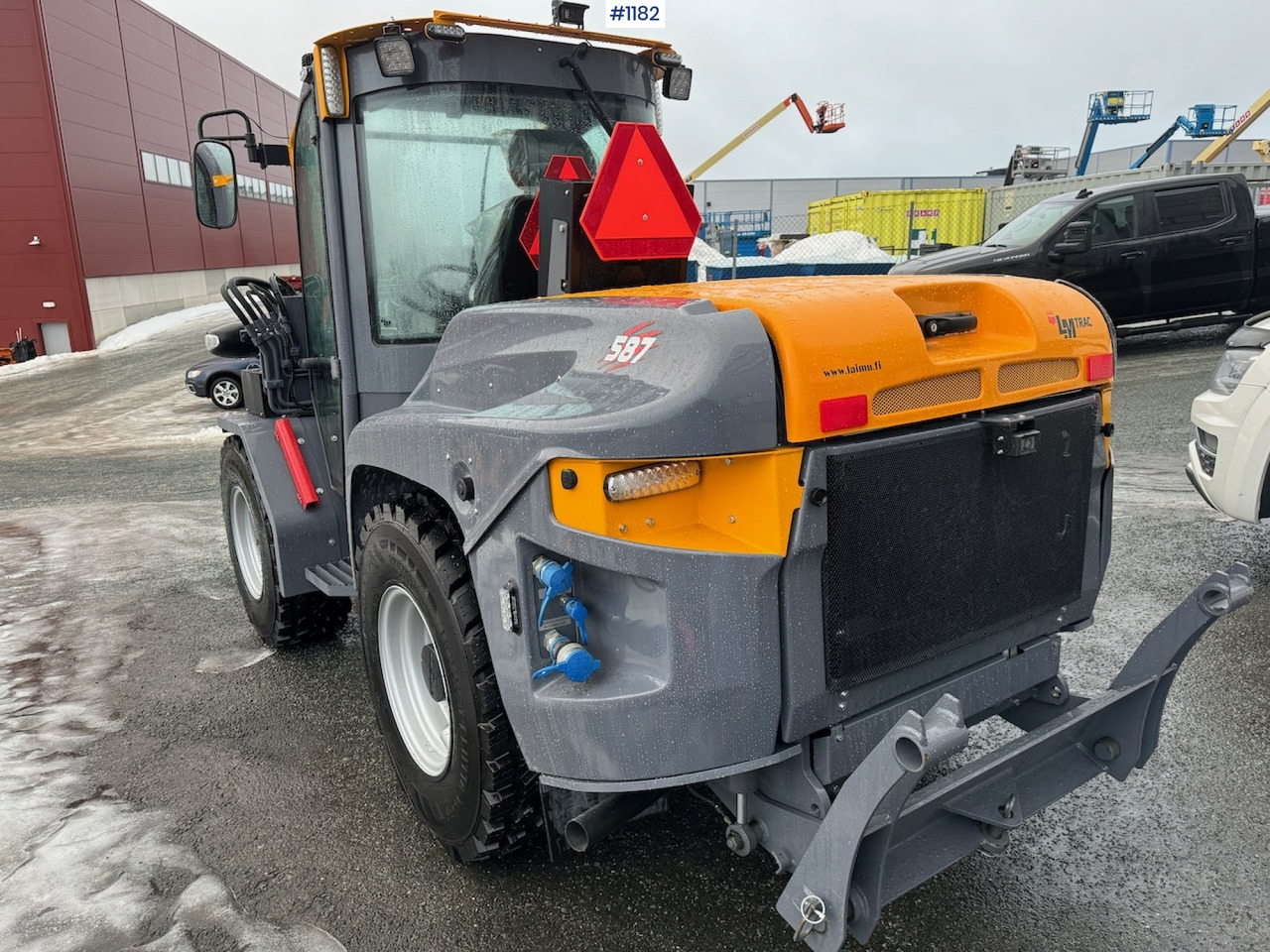 2023 LM Trac 587, DEMO, LIKE NEW! - Valet de ferme: photos 4 2023 LM Trac 587, DEMO, LIKE NEW! - Valet de ferme: photos 4