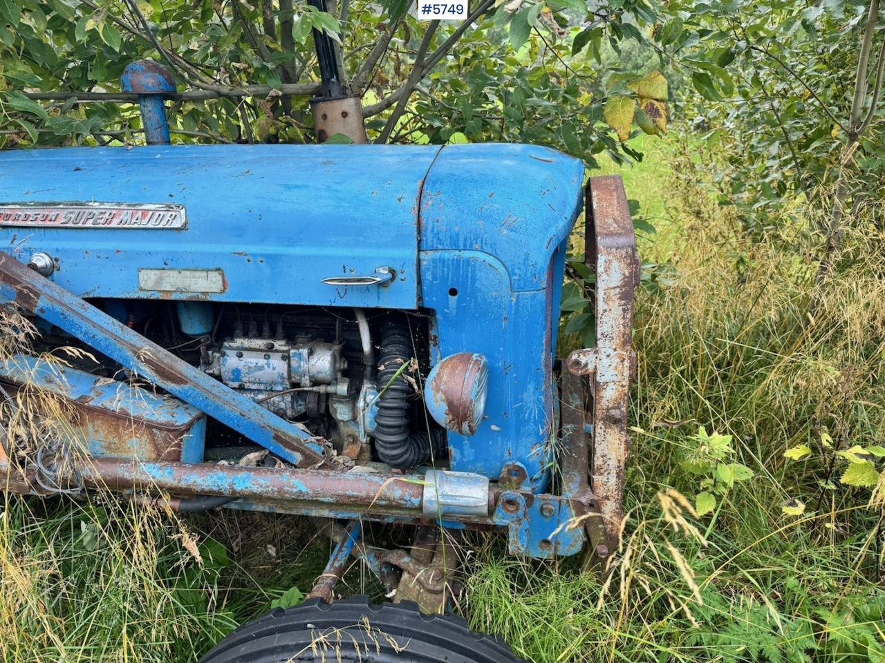 Tracteur agricole Ca. 1961 Fordson Super Major 4×2 Tractor w/ Bucket: photos 11 Tracteur agricole Ca. 1961 Fordson Super Major 4×2 Tractor w/ Bucket: photos 11
