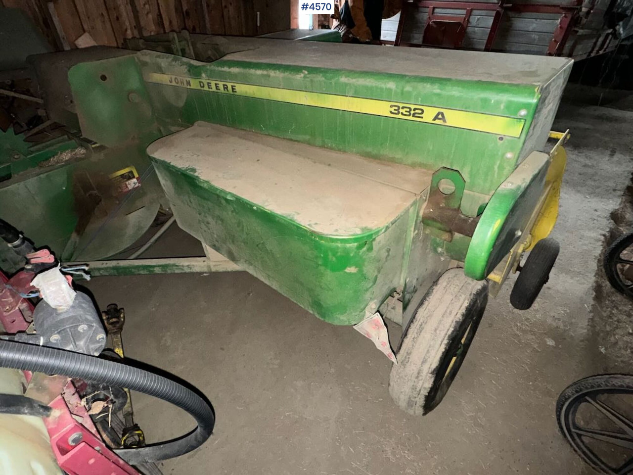 John Deere 332A Square baler - Matériel de fenaison: photos 1 John Deere 332A Square baler - Matériel de fenaison: photos 1