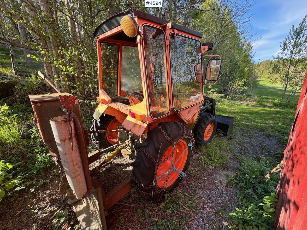 Kubota L245DT Double Traction w/ loader and some equipment. - Tracteur agricole: photos 5 Kubota L245DT Double Traction w/ loader and some equipment. - Tracteur agricole: photos 5