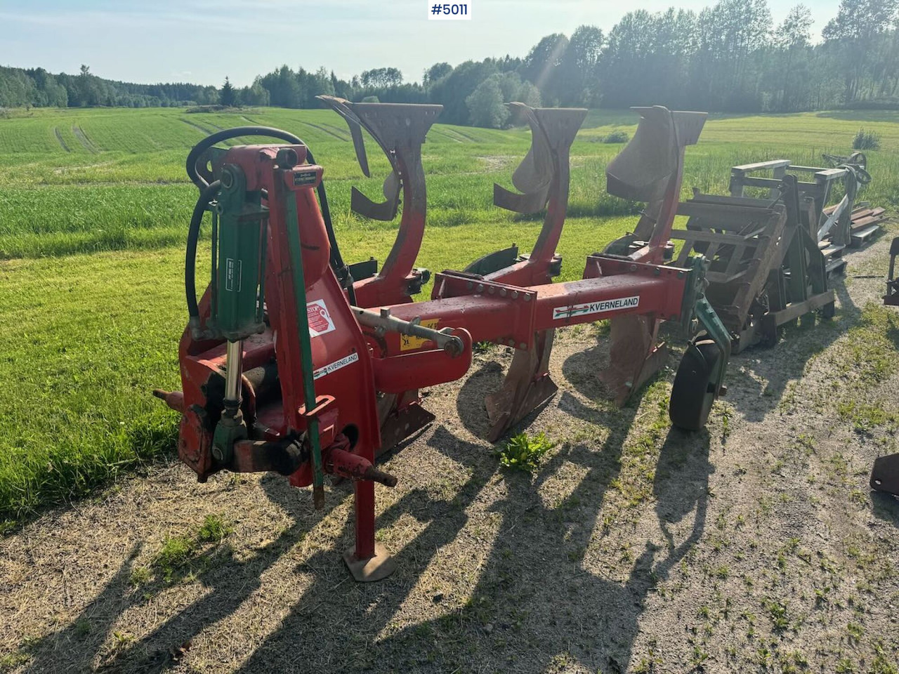 Kverneland Mod. E 3-blade reversible plough - Outils du sol: photos 4 Kverneland Mod. E 3-blade reversible plough - Outils du sol: photos 4