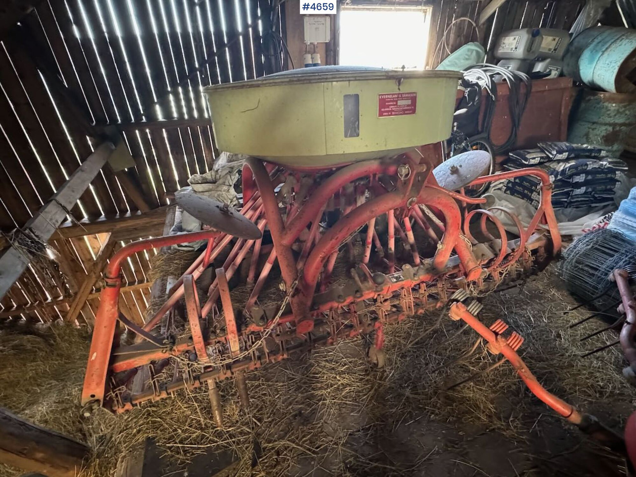 Kverneland seed drill w/ grass seed unit - Combiné de semis: photos 1 Kverneland seed drill w/ grass seed unit - Combiné de semis: photos 1
