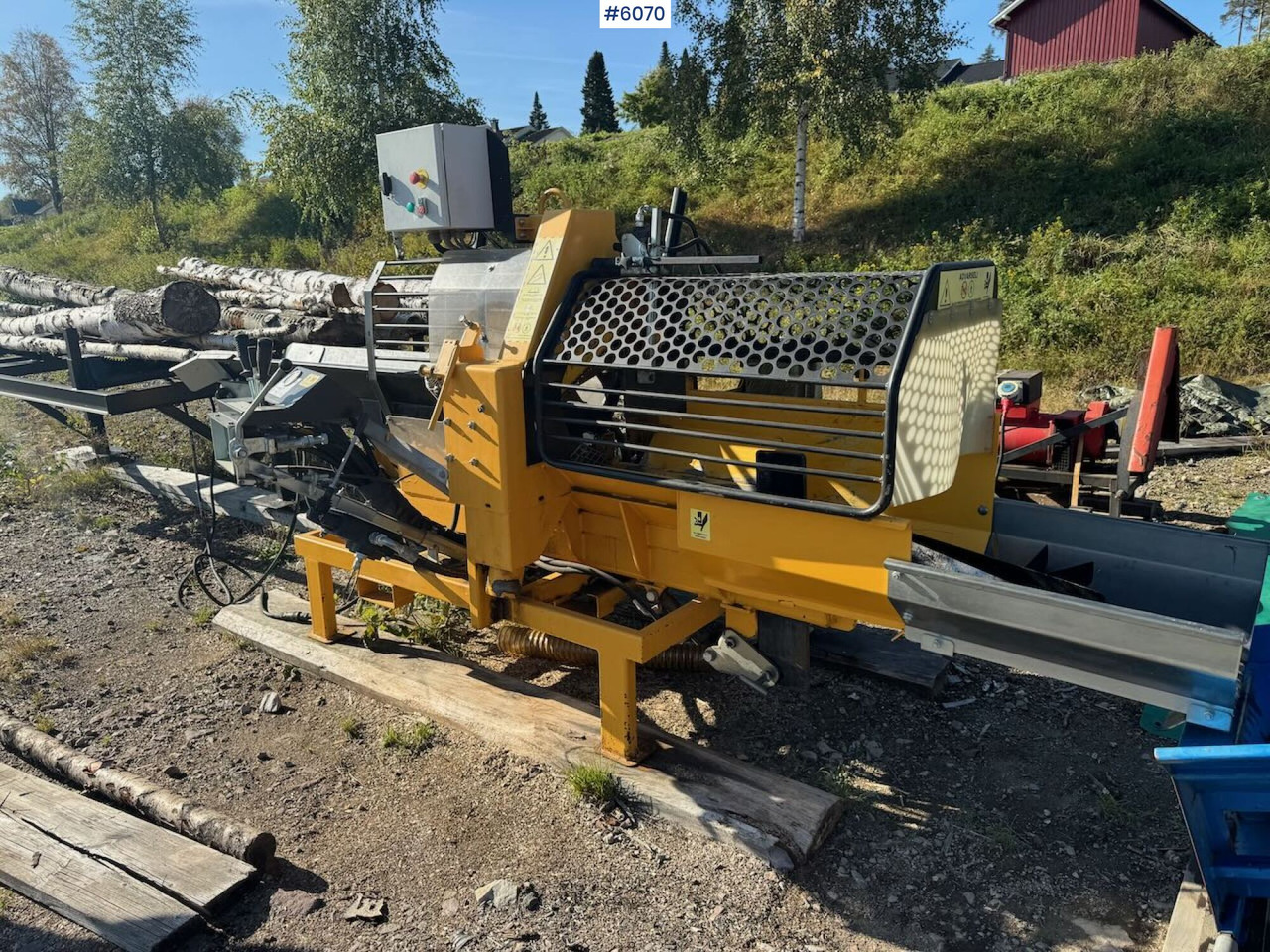 2010 Kisaved Kubik firewood processor with log table and conveyor belt. - Matériel forestier: photos 1 2010 Kisaved Kubik firewood processor with log table and conveyor belt. - Matériel forestier: photos 1