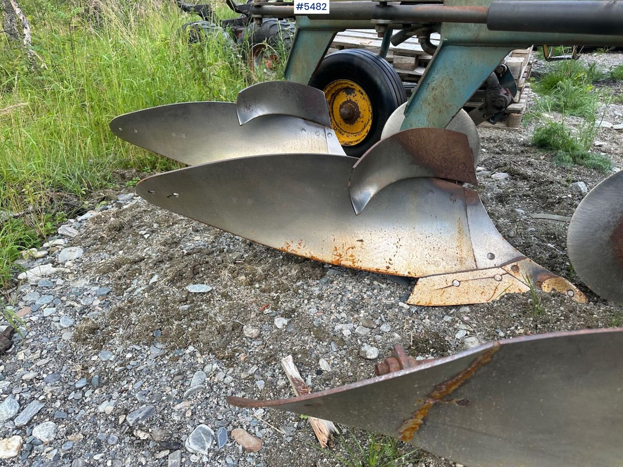 Øverum CV 398 H 3-furrow reversible plow - Outils du sol: photos 5 Øverum CV 398 H 3-furrow reversible plow - Outils du sol: photos 5