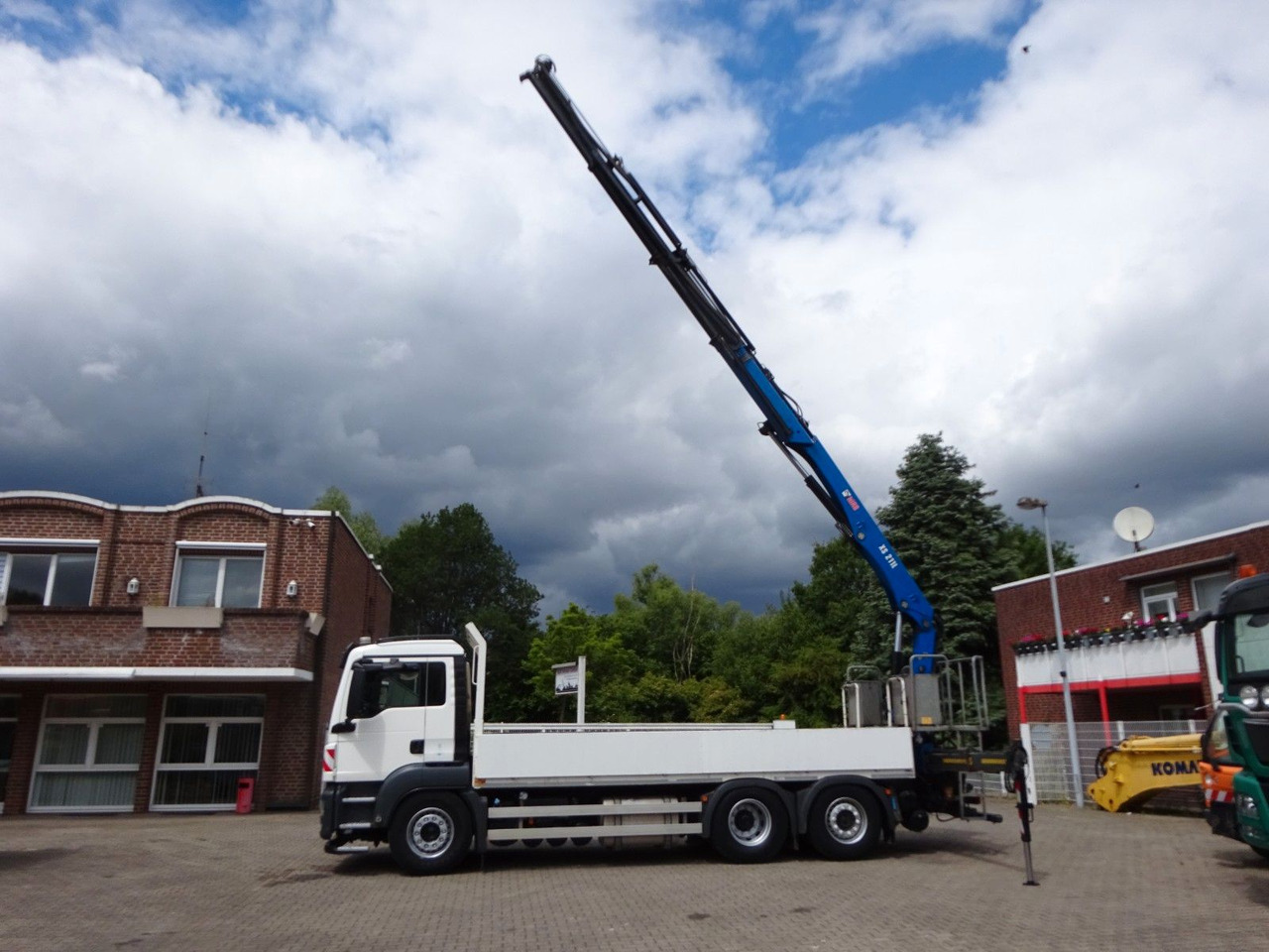MAN 26.420 TGS Pritsche + HIAB 211 HIPRO Kran - Camion plateau, Camion grue: photos 1 MAN 26.420 TGS Pritsche + HIAB 211 HIPRO Kran - Camion plateau, Camion grue: photos 1