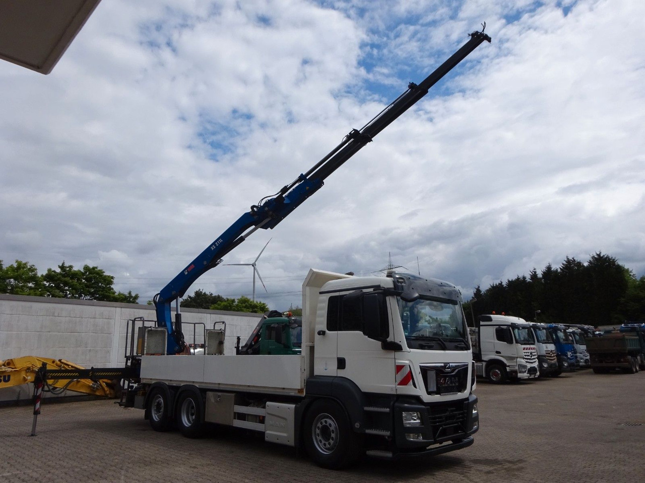 MAN 26.420 TGS Pritsche + HIAB 211 HIPRO Kran - Camion grue: photos 3 MAN 26.420 TGS Pritsche + HIAB 211 HIPRO Kran - Camion grue: photos 3