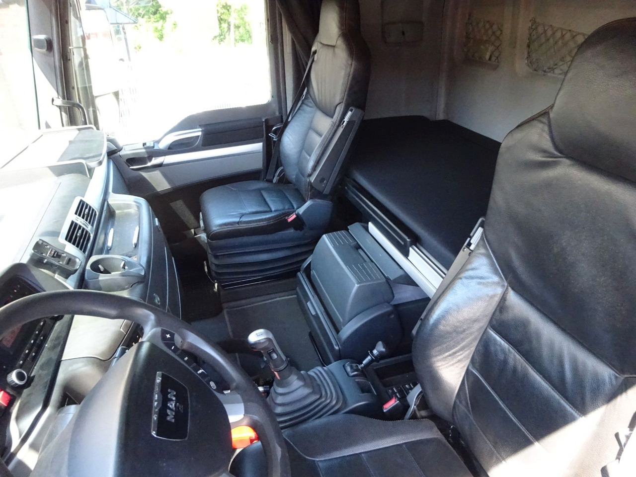 Camion plateau, Camion grue MAN 26.480 TGX + MKG HLK531 Kran +Lift-Lenkachse: photos 18