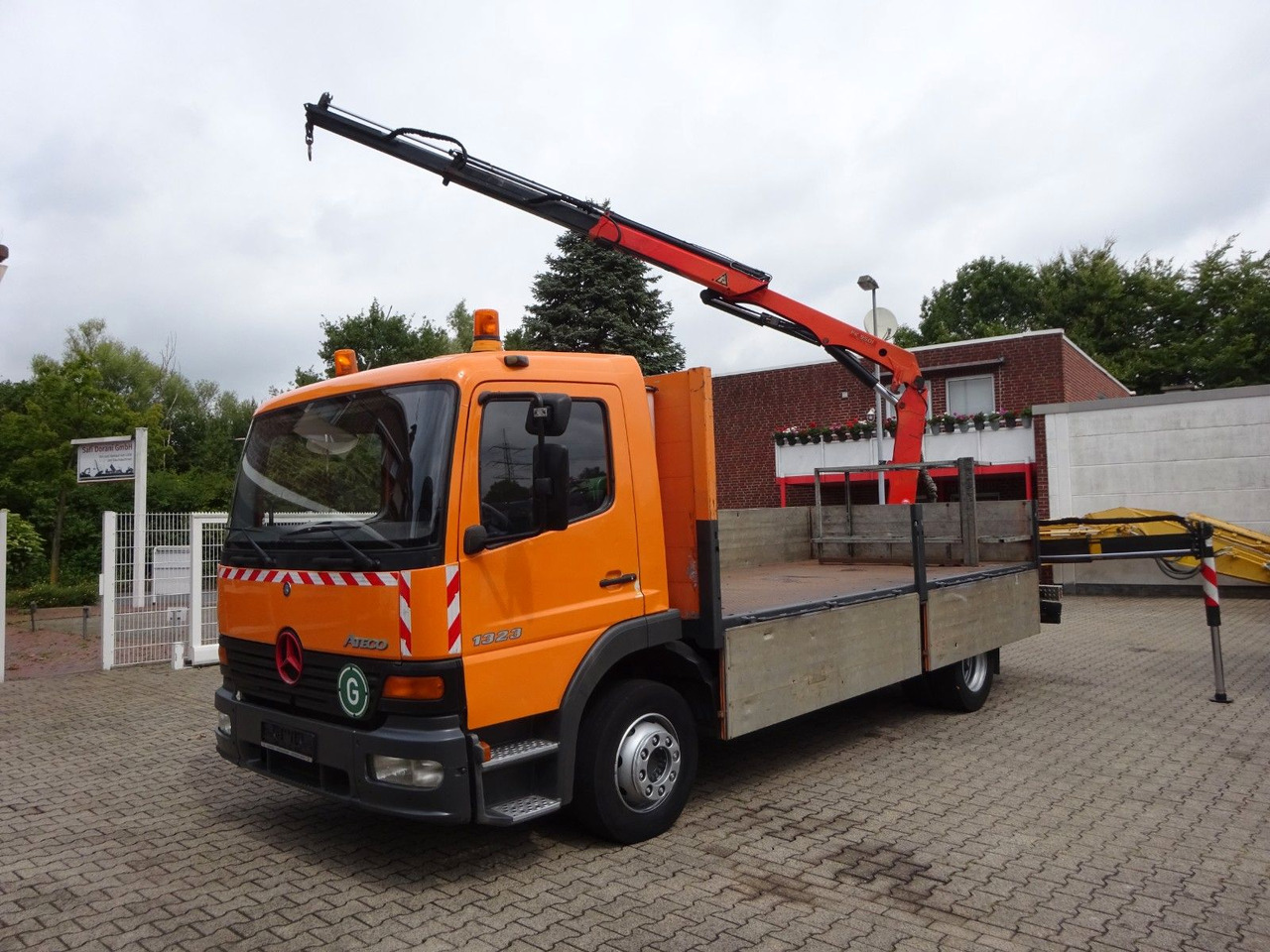 Mercedes-Benz 1323 Atego Pritsche + PK 9501 Kran 4x2 - Camion plateau, Camion grue: photos 2 Mercedes-Benz 1323 Atego Pritsche + PK 9501 Kran 4x2 - Camion plateau, Camion grue: photos 2