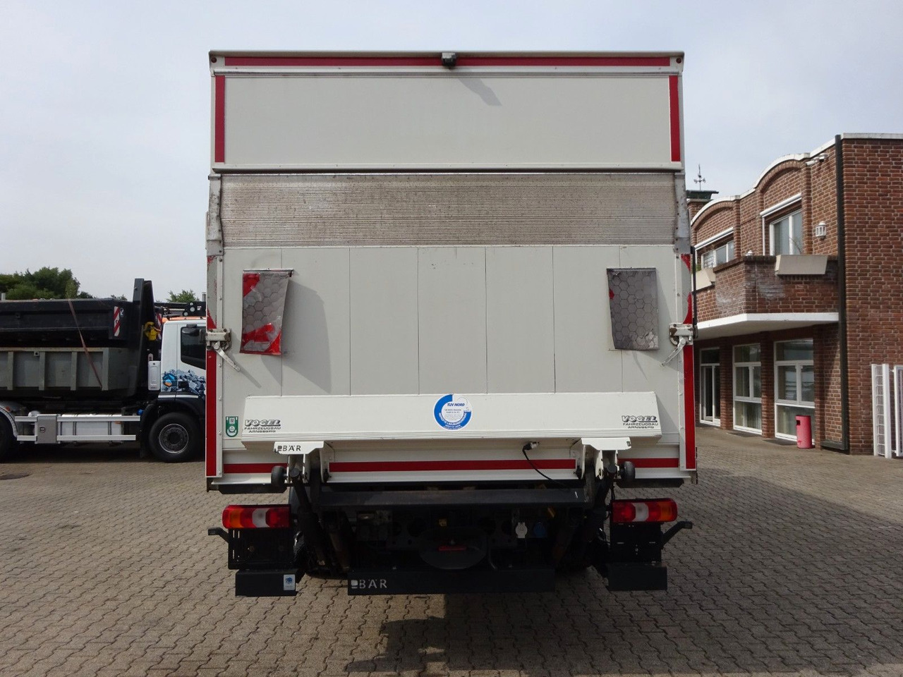 Mercedes-Benz 1842 Antos Koffer + BÄR Ladebordwand 4x2 - Camion fourgon: photos 5 Mercedes-Benz 1842 Antos Koffer + BÄR Ladebordwand 4x2 - Camion fourgon: photos 5